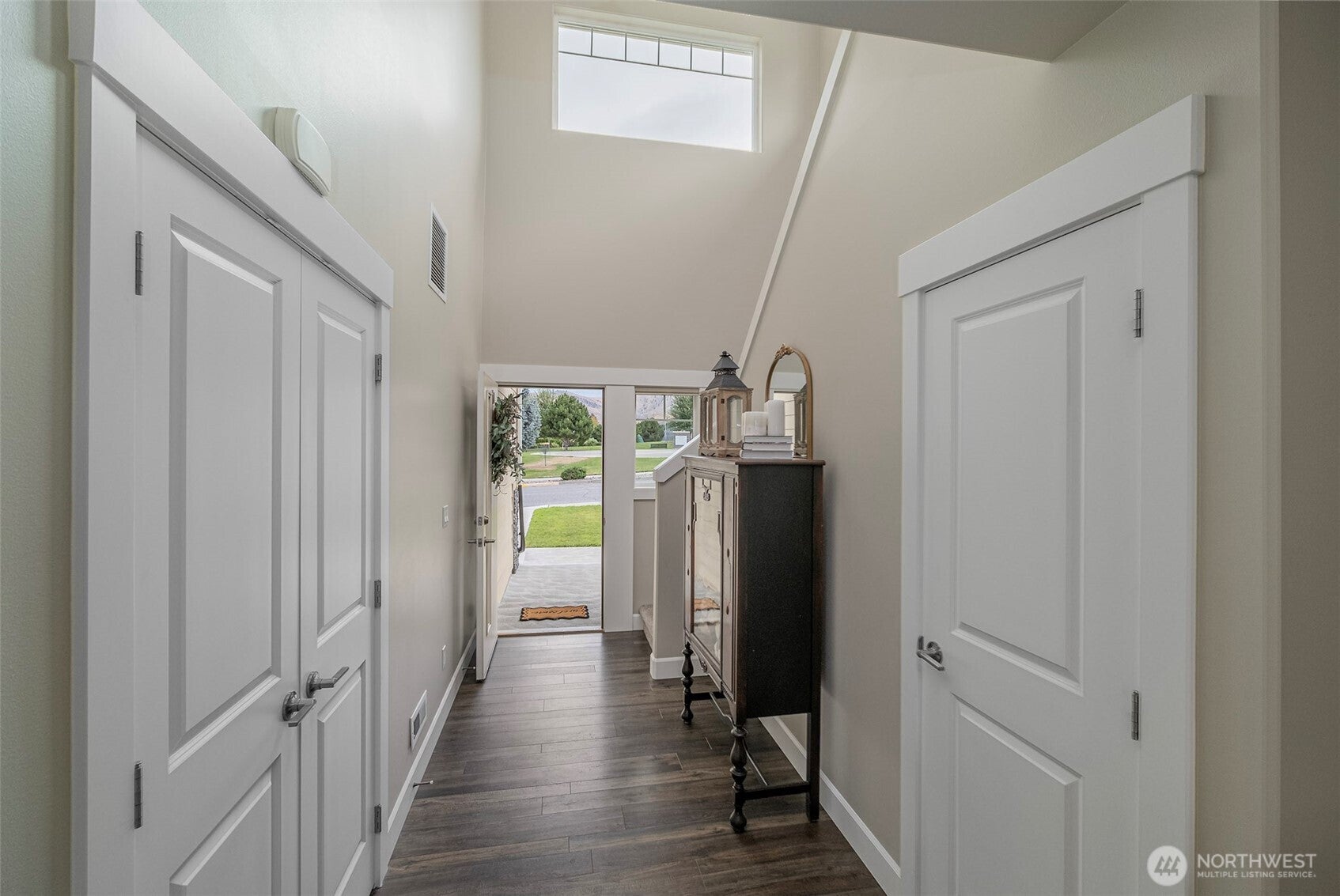 Wenatchee, Washington, 98801, United States, 3 Bedrooms Bedrooms, ,3 BathroomsBathrooms,Residential,For Sale,1911127