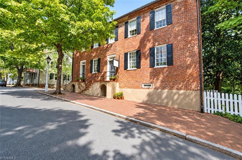 Main St, Winston Salem, NC 27101