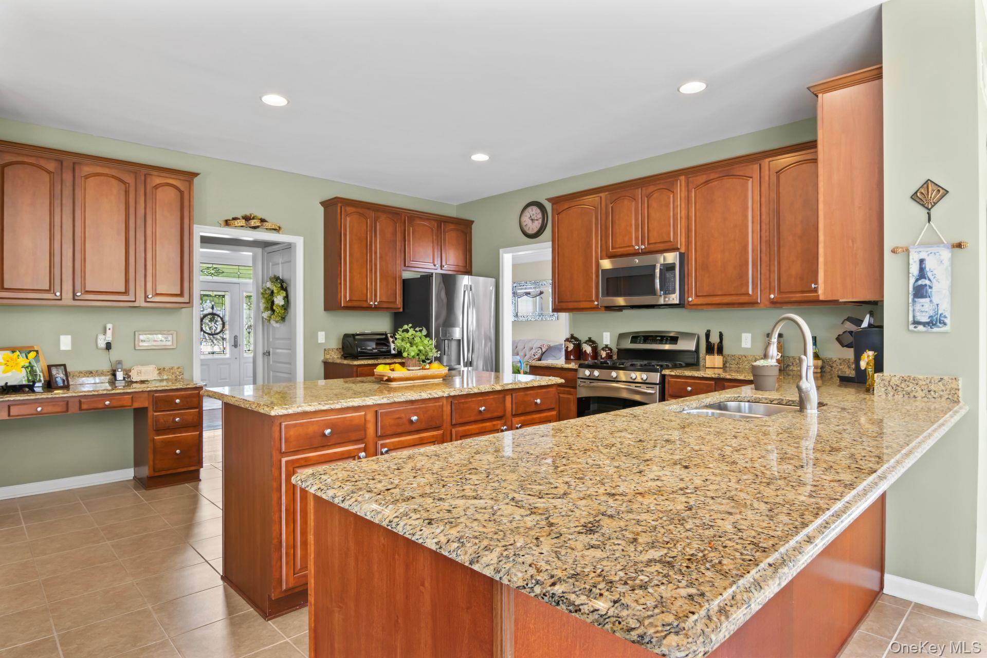 Mount Sinai, New York, 11766, United States, 4 Bedrooms Bedrooms, ,3 BathroomsBathrooms,Residential,For Sale,1934193