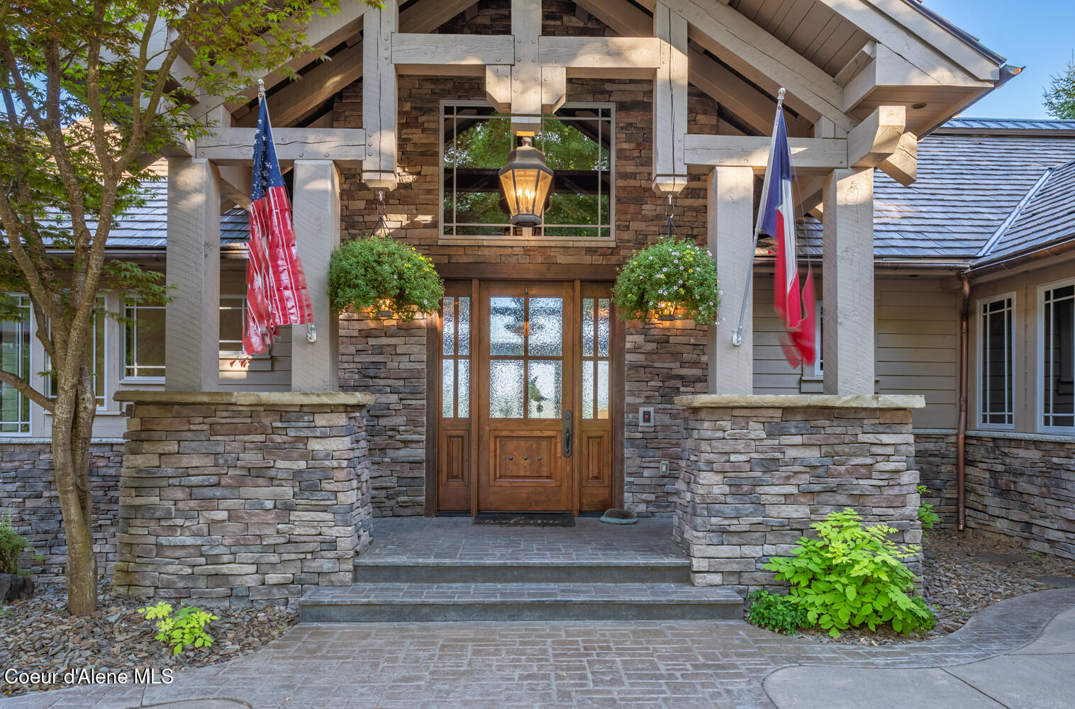 Coeur d'Alene, Idaho, 83814, United States, 4 Bedrooms Bedrooms, ,4 BathroomsBathrooms,Residential,For Sale,1909432