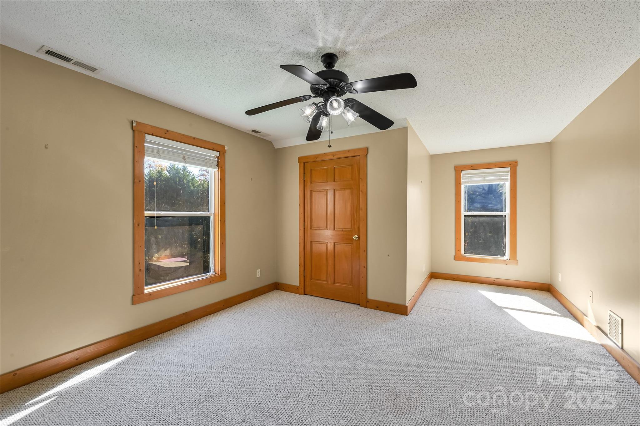 Hendersonville, North Carolina, 28792, United States, 3 Bedrooms Bedrooms, ,3 BathroomsBathrooms,Residential,For Sale,1958390