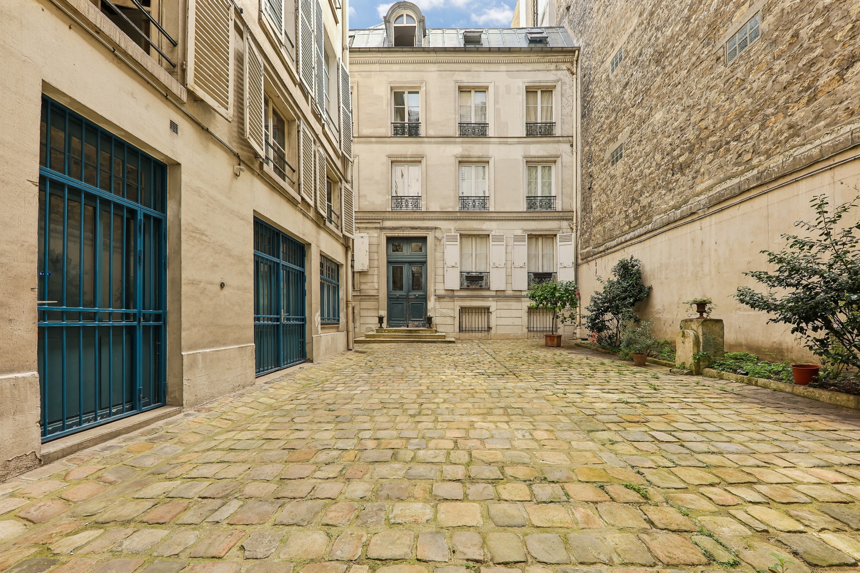  To sell- perfect condition-Place de l