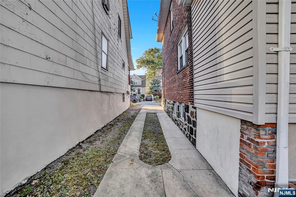 Cliffside Park, New Jersey, 07010, United States, 3 Bedrooms Bedrooms, ,2 BathroomsBathrooms,Residential,For Sale,1992851