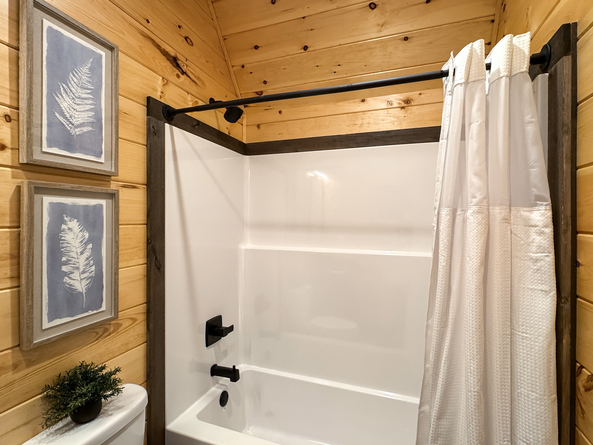 Sevierville, Tennessee, 37862, United States, 3 Bedrooms Bedrooms, ,3 BathroomsBathrooms,Residential,For Sale,2000361