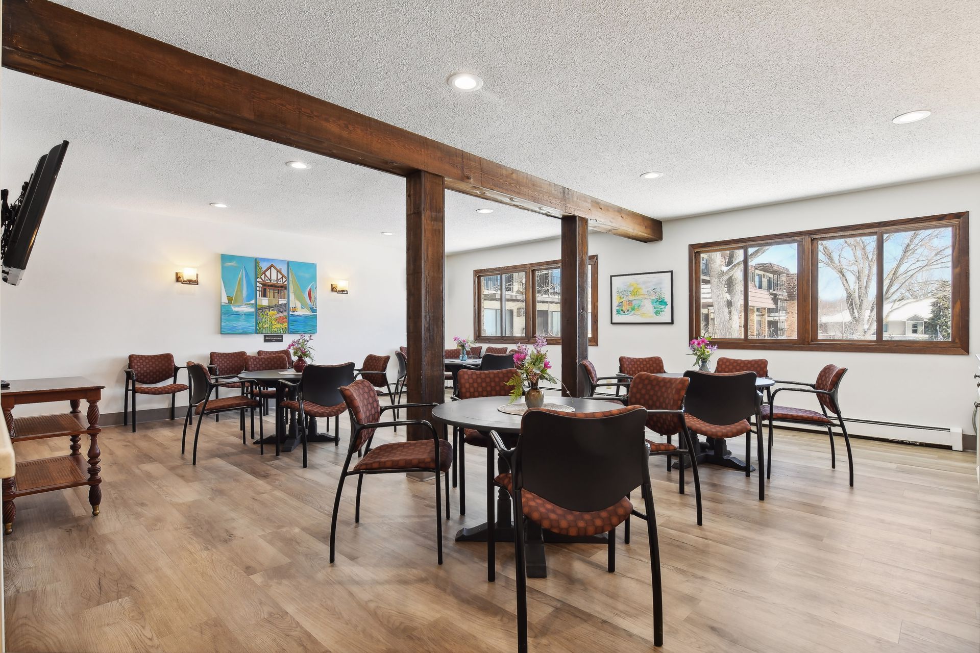  Second-Floor Wayzata Villas Condo with Beautiful Pond Views - 物件實景
