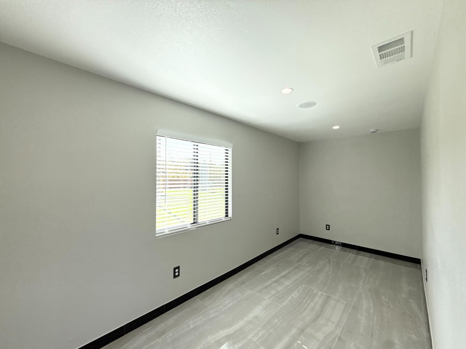 Chowchilla, California, 93610, United States, 3 Bedrooms Bedrooms, ,2 BathroomsBathrooms,Residential,For Sale,1993828