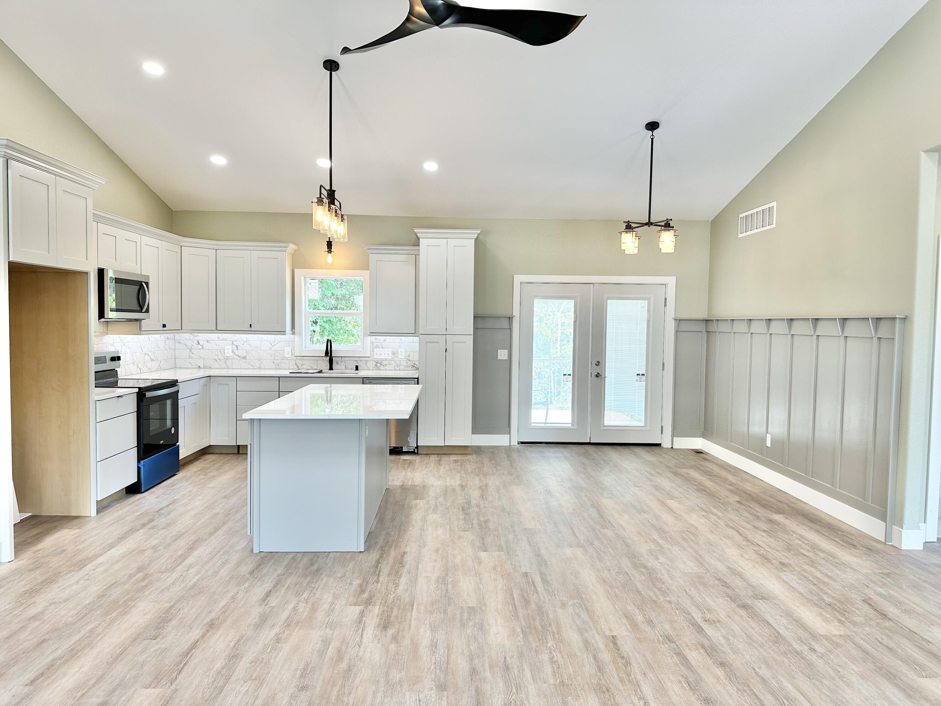 Shell Knob, Missouri, 65747, United States, 5 Bedrooms Bedrooms, ,3 BathroomsBathrooms,Residential,For Sale,1982122