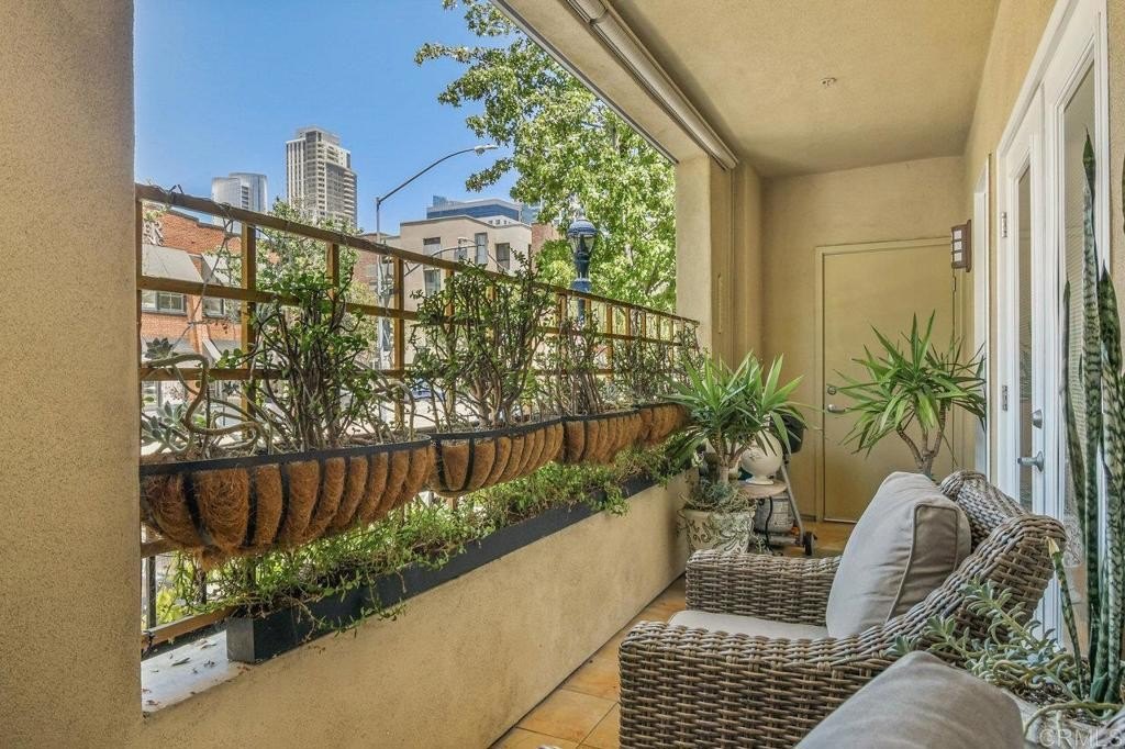 San Diego, California, 92101, United States, 2 Bedrooms Bedrooms, ,3 BathroomsBathrooms,Residential,For Sale,1856536