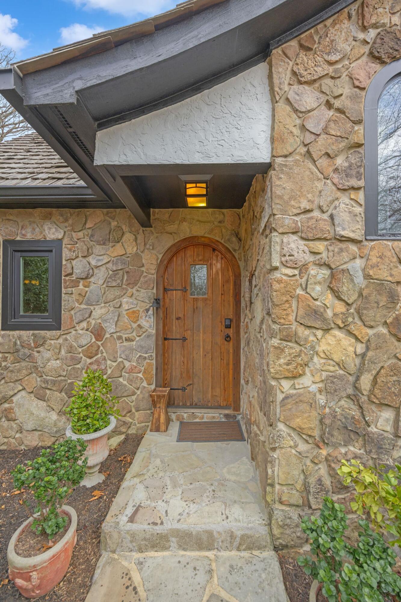 Rising Fawn, Georgia, 30738, United States, 2 Bedrooms Bedrooms, ,2 BathroomsBathrooms,Residential,For Sale,1995389