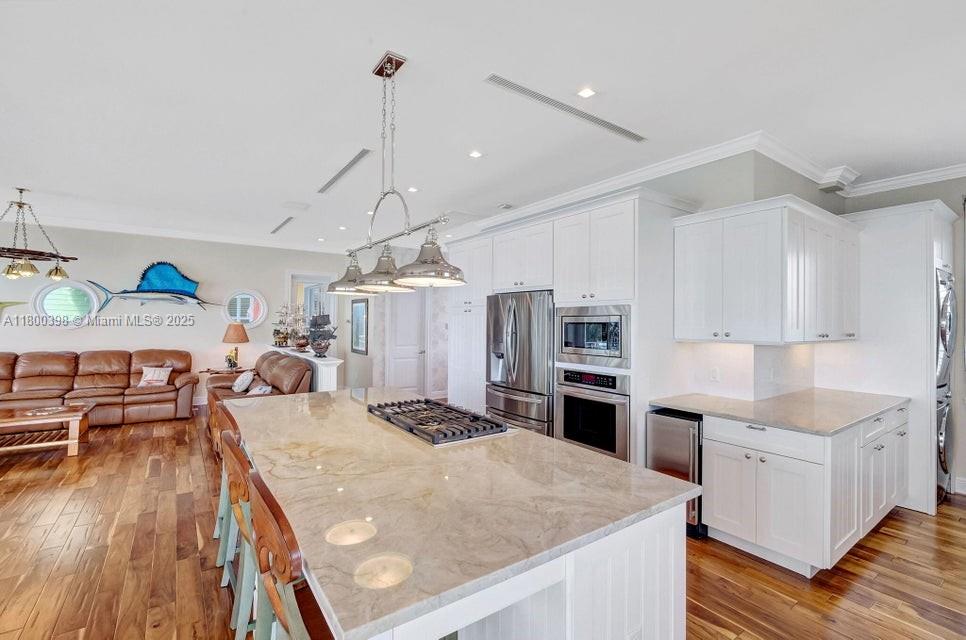 Islamorada, Florida, 33036, United States, 8 Bedrooms Bedrooms, ,10 BathroomsBathrooms,Residential,For Sale,1807381