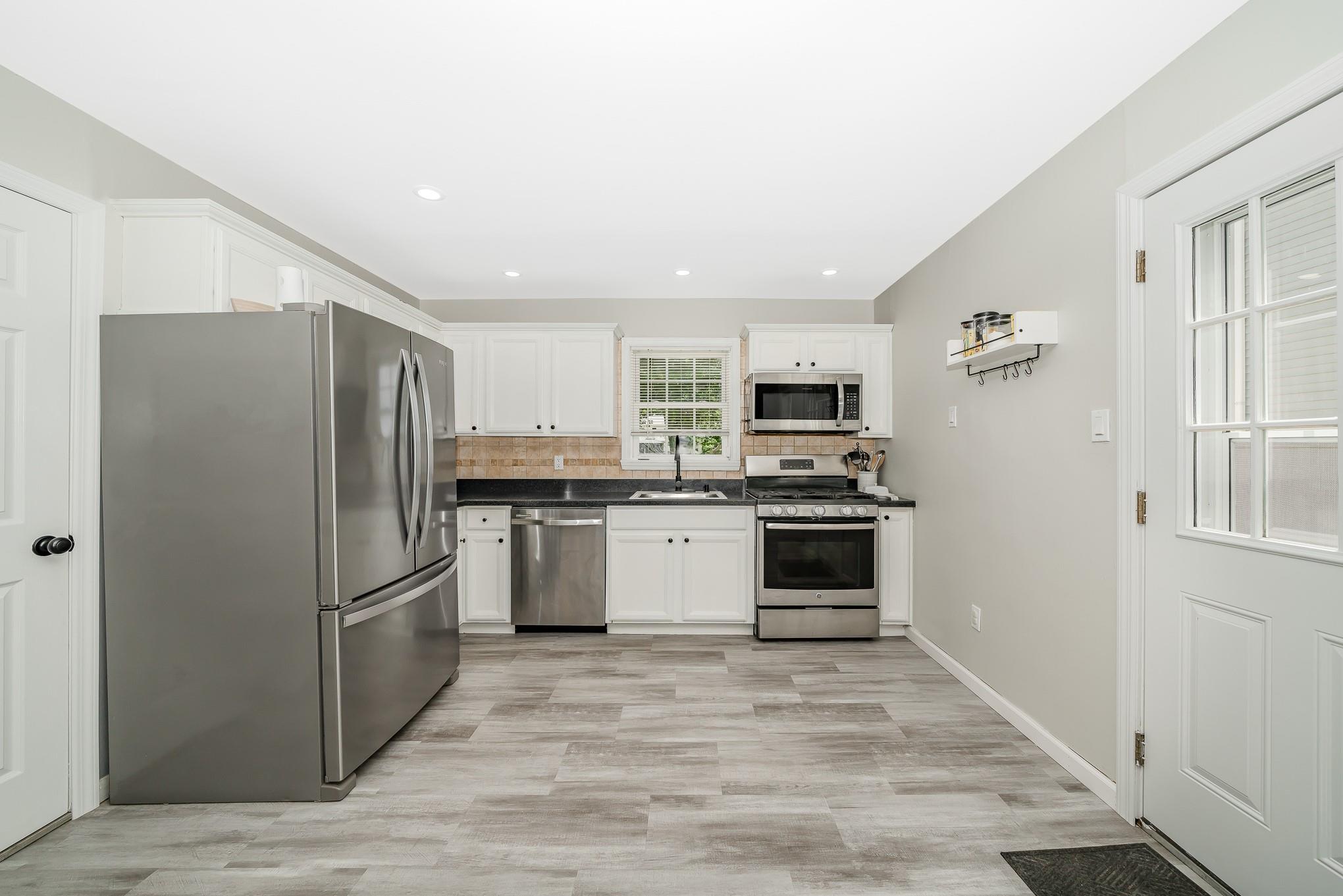 West Babylon, New York, 11704, United States, 3 Bedrooms Bedrooms, ,2 BathroomsBathrooms,Residential,For Sale,1887833