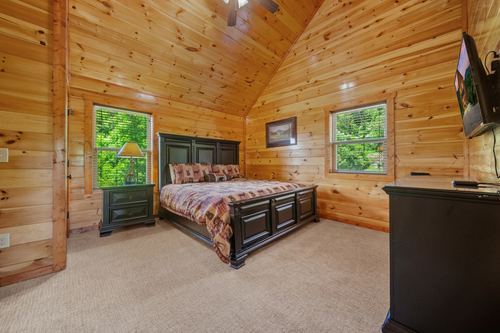 Gatlinburg, Tennessee, 37738, United States, 5 Bedrooms Bedrooms, ,6 BathroomsBathrooms,Residential,For Sale,1914127