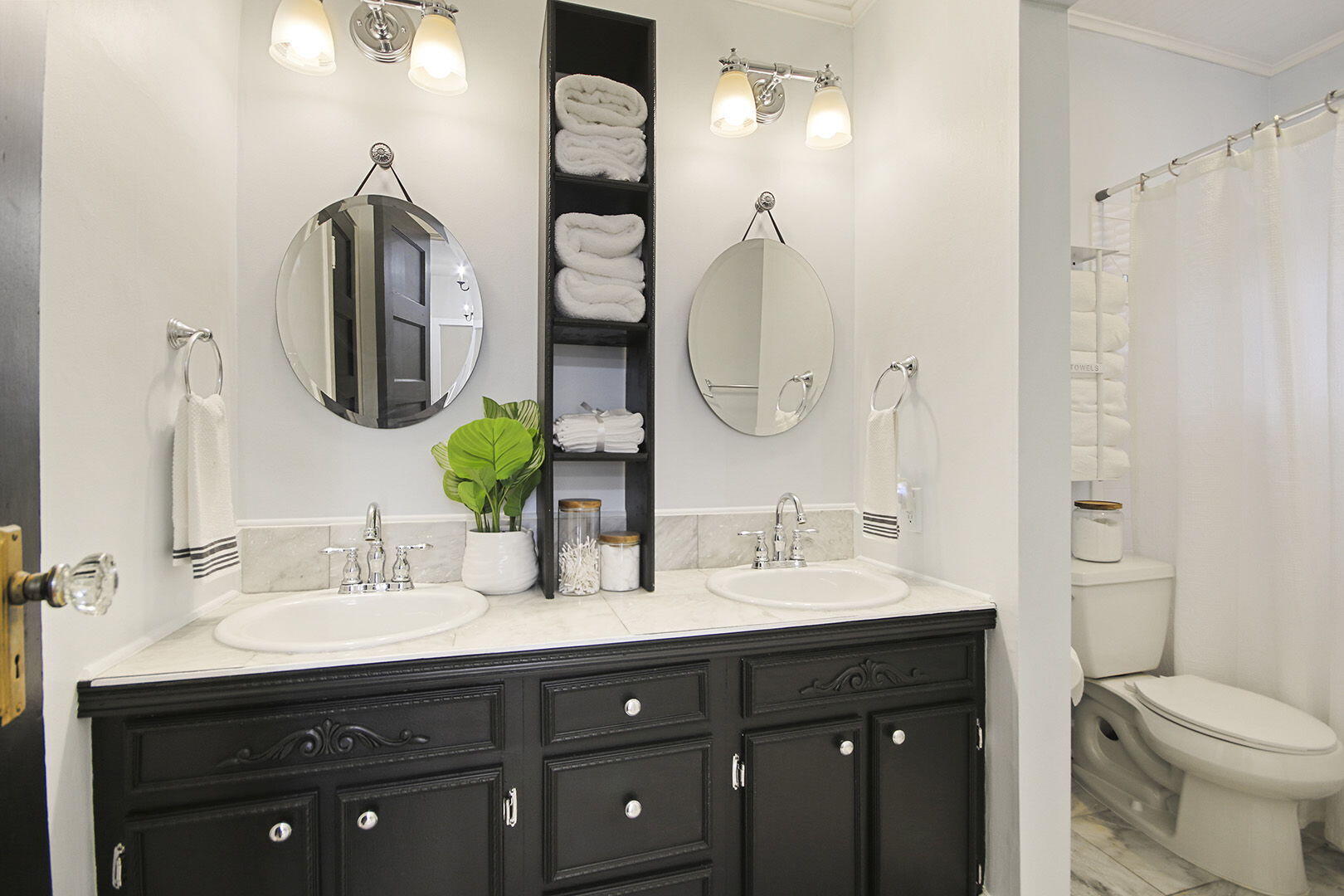 MOBERLY, Missouri, 65270, United States, 5 Bedrooms Bedrooms, ,5 BathroomsBathrooms,Residential,For Sale,2009284