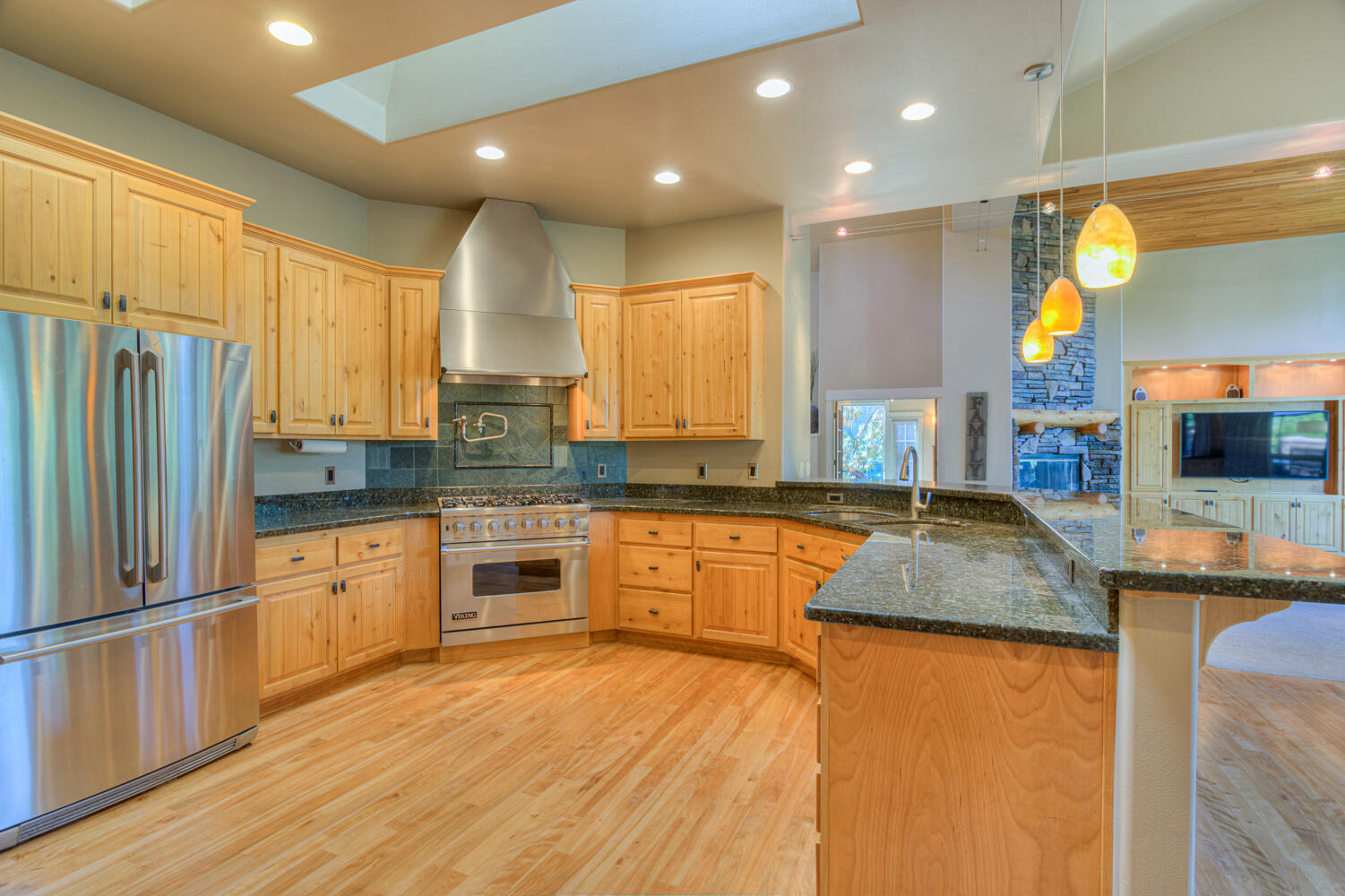 Bend, Oregon, 97703, United States, 4 Bedrooms Bedrooms, ,5 BathroomsBathrooms,Residential,For Sale,1979123