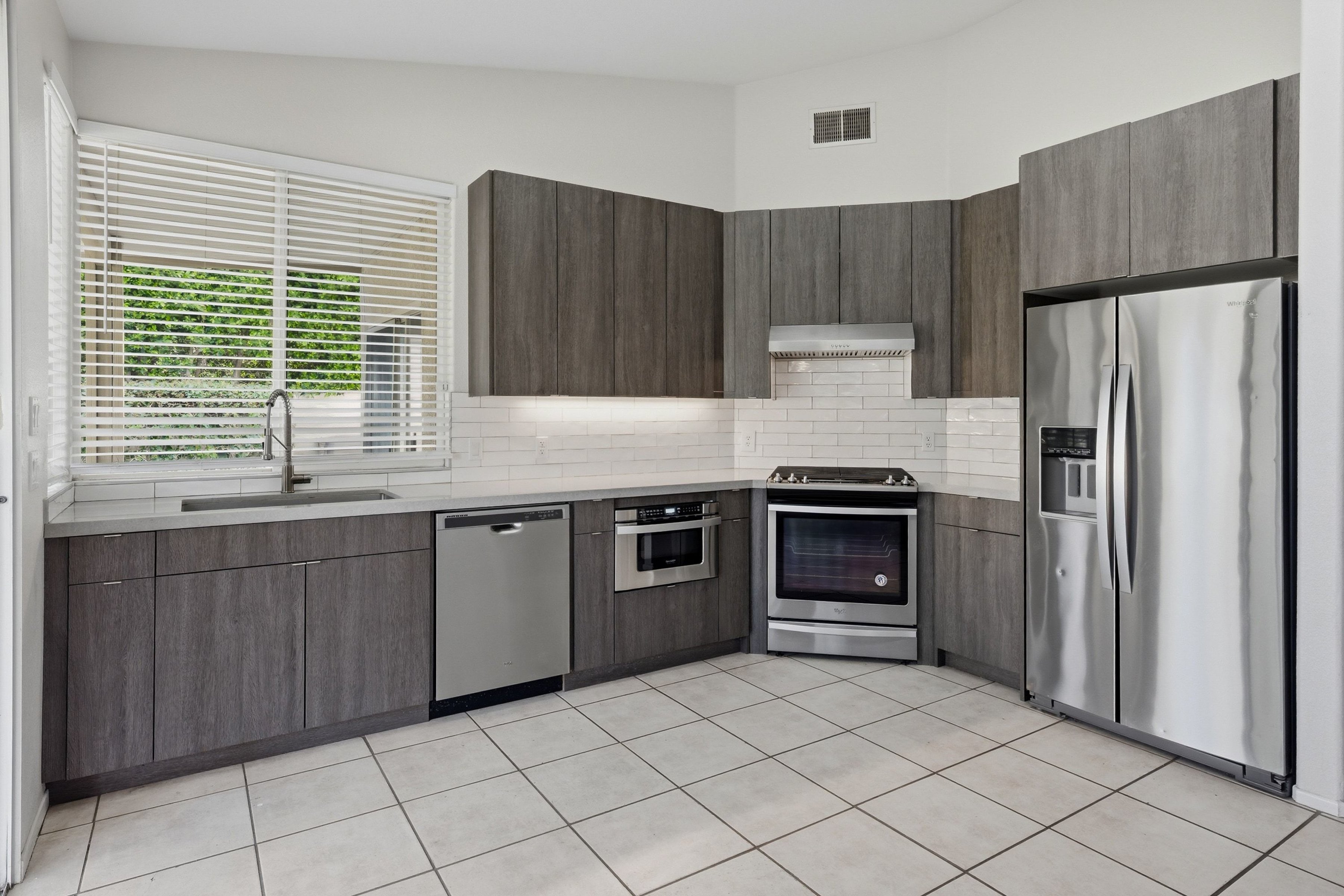  Coveted Merano Landscaped Oasis - 物件實景