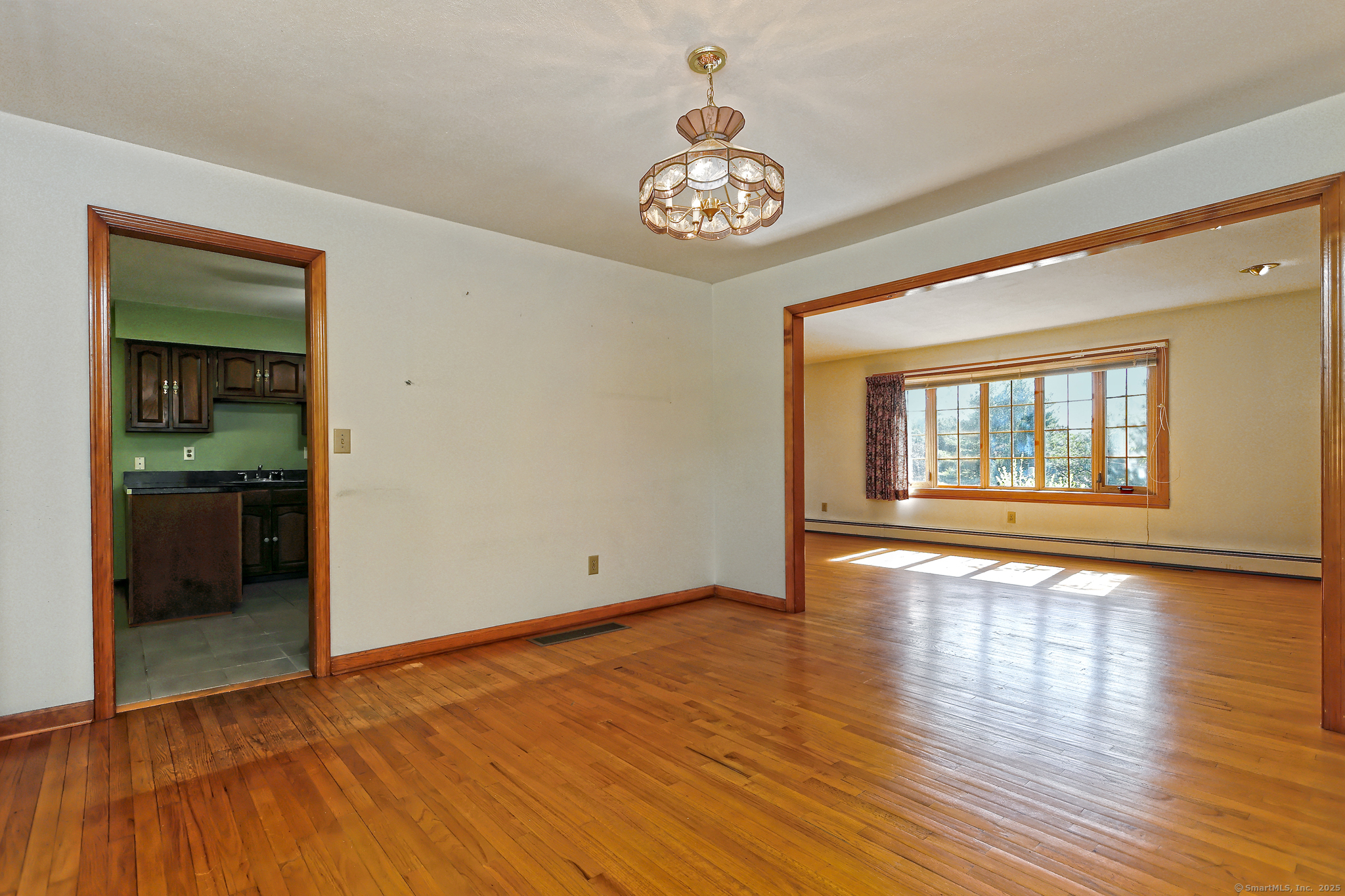 Hamden, Connecticut, 06518, United States, 4 Bedrooms Bedrooms, ,2 BathroomsBathrooms,Residential,For Sale,1940794