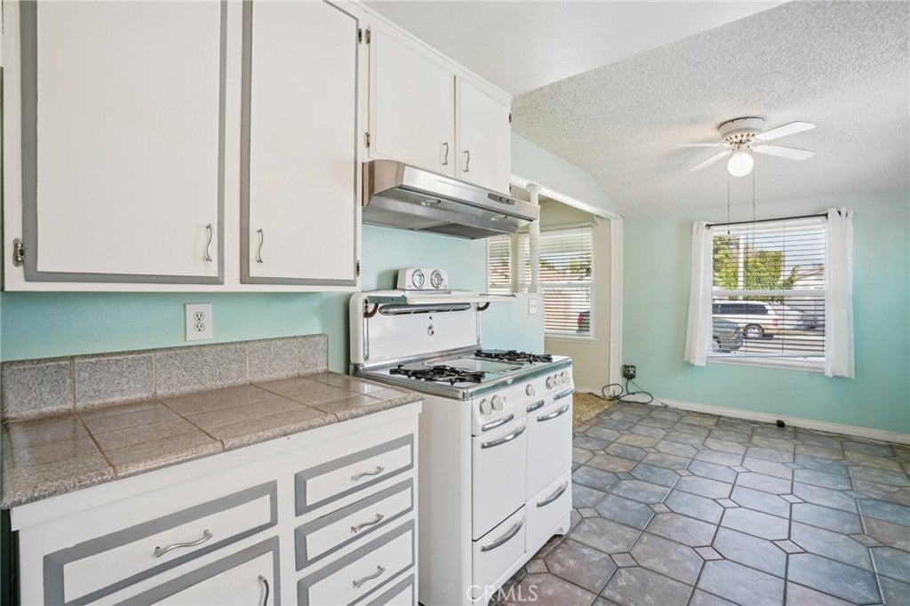 Lakewood, California, 90715, United States, 3 Bedrooms Bedrooms, ,1 BathroomBathrooms,Residential,For Sale,1988216