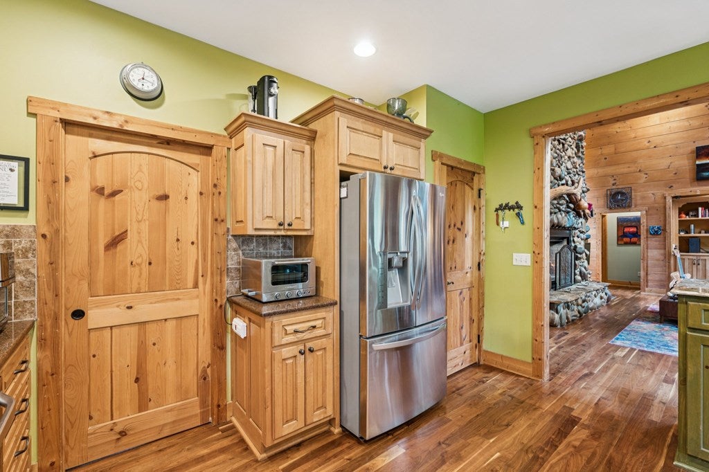 Ellijay, Georgia, 30540, United States, 3 Bedrooms Bedrooms, ,4 BathroomsBathrooms,Residential,For Sale,1952402