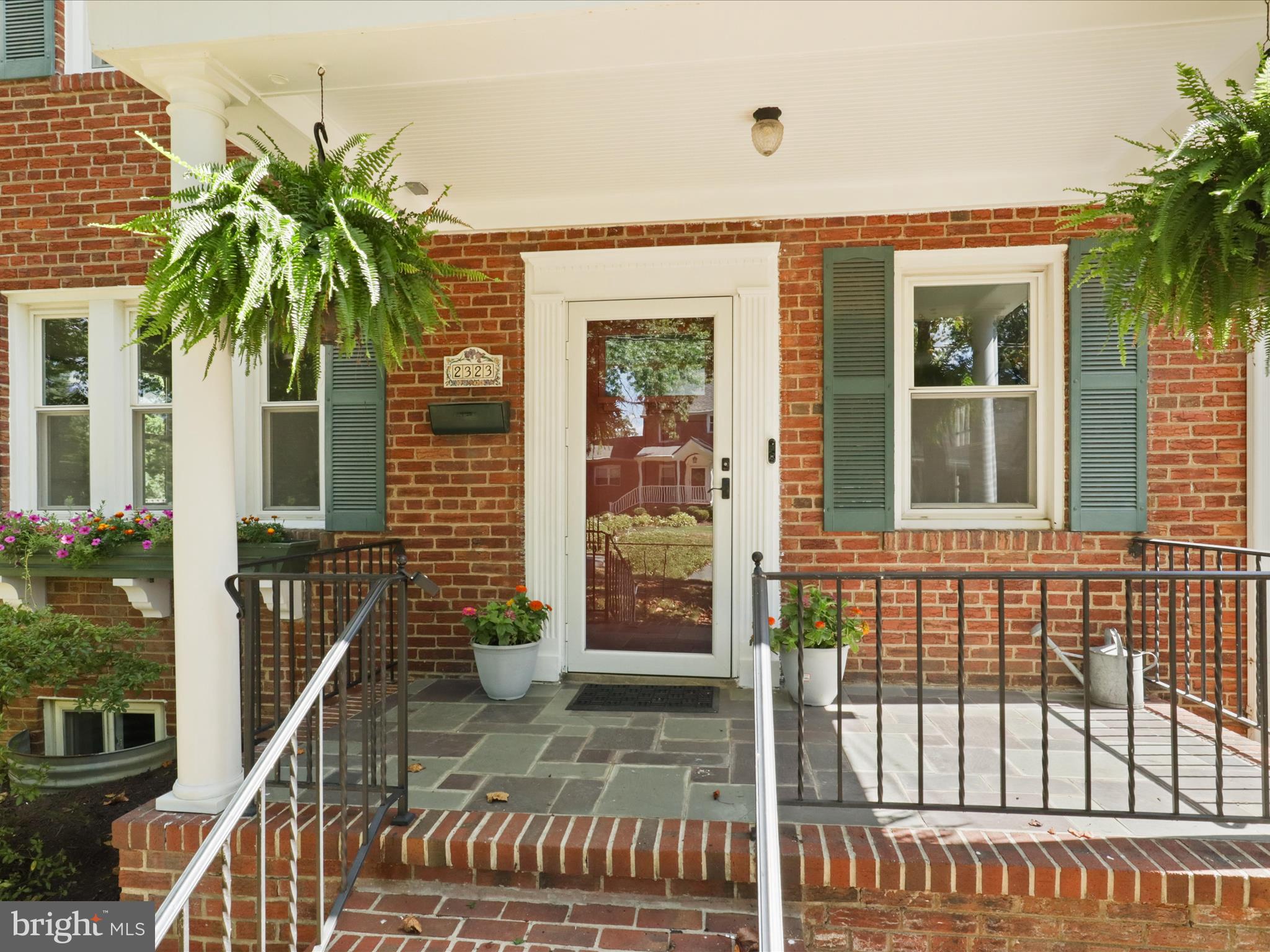 Arlington, Virginia, 22207, United States, 3 Bedrooms Bedrooms, ,3 BathroomsBathrooms,Residential,For Sale,1979007