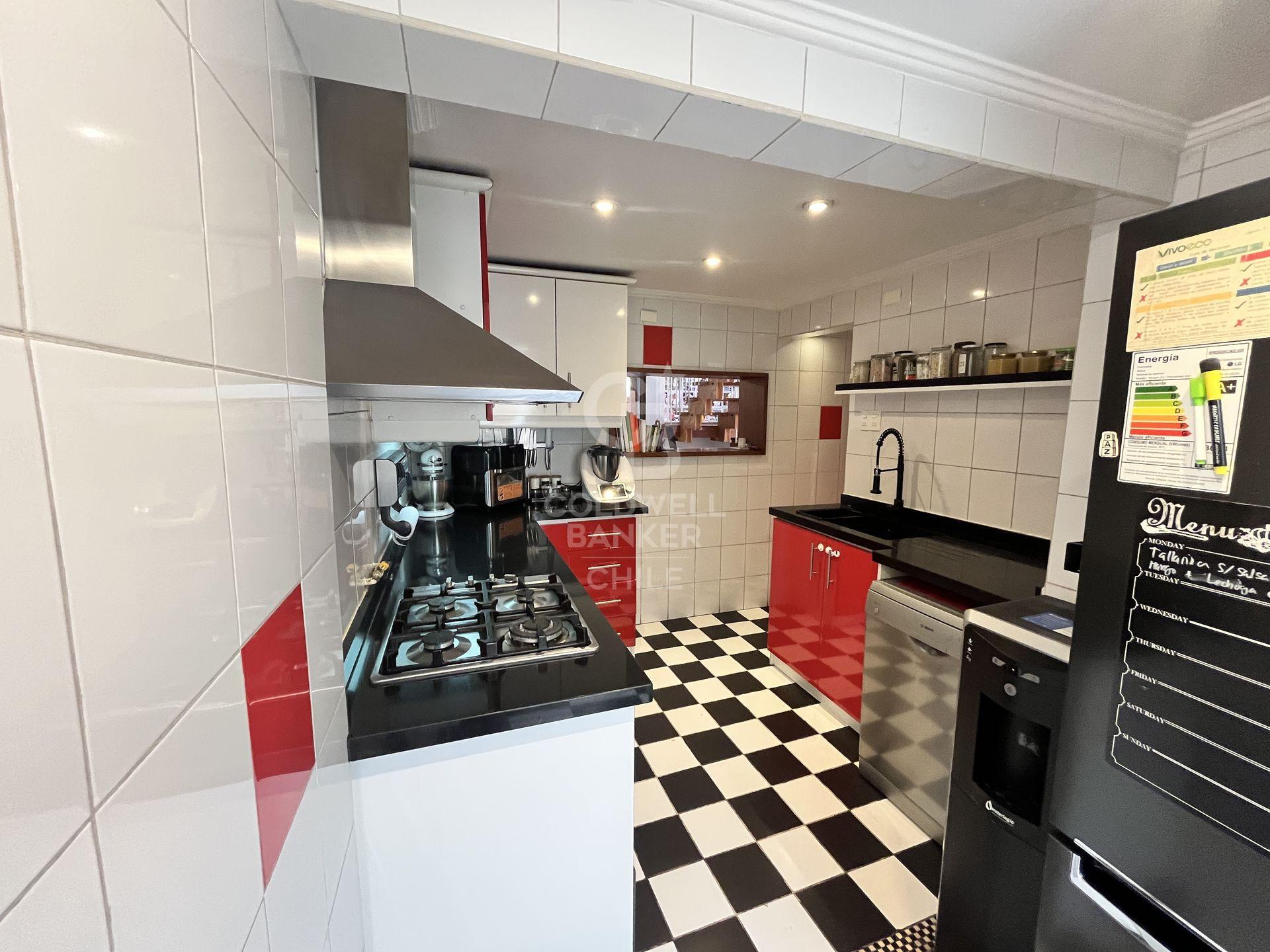 Las Condes, Chile, 4 Bedrooms Bedrooms, ,4 BathroomsBathrooms,Residential,For Sale,1933032