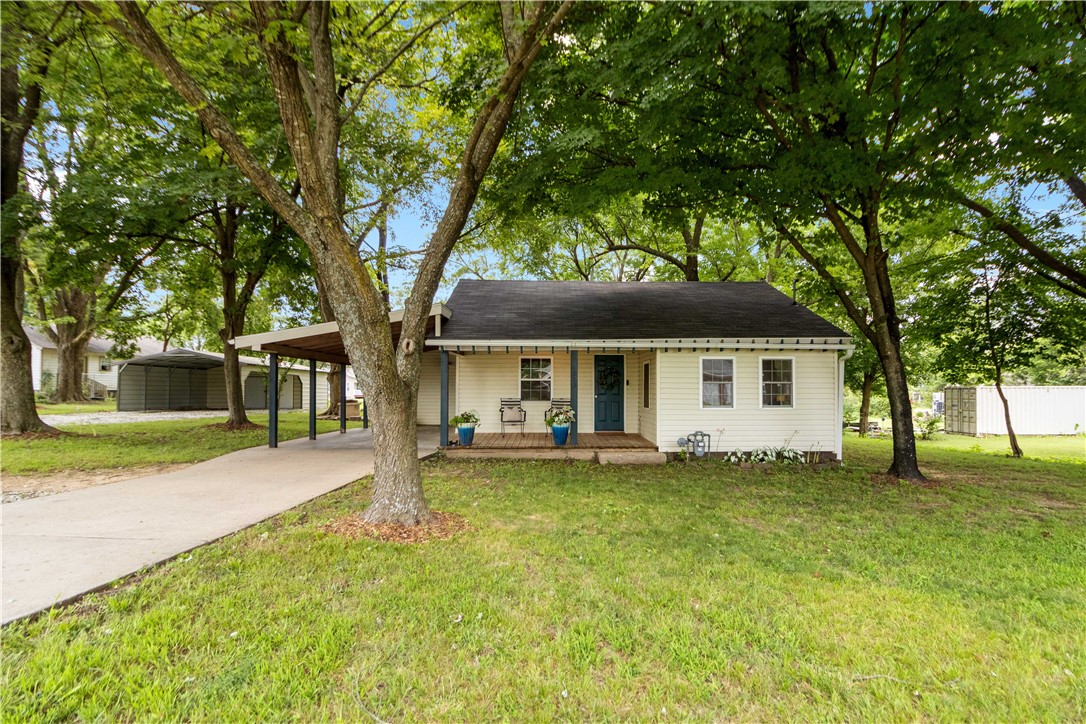 West Ave, Lincoln, AR 72744