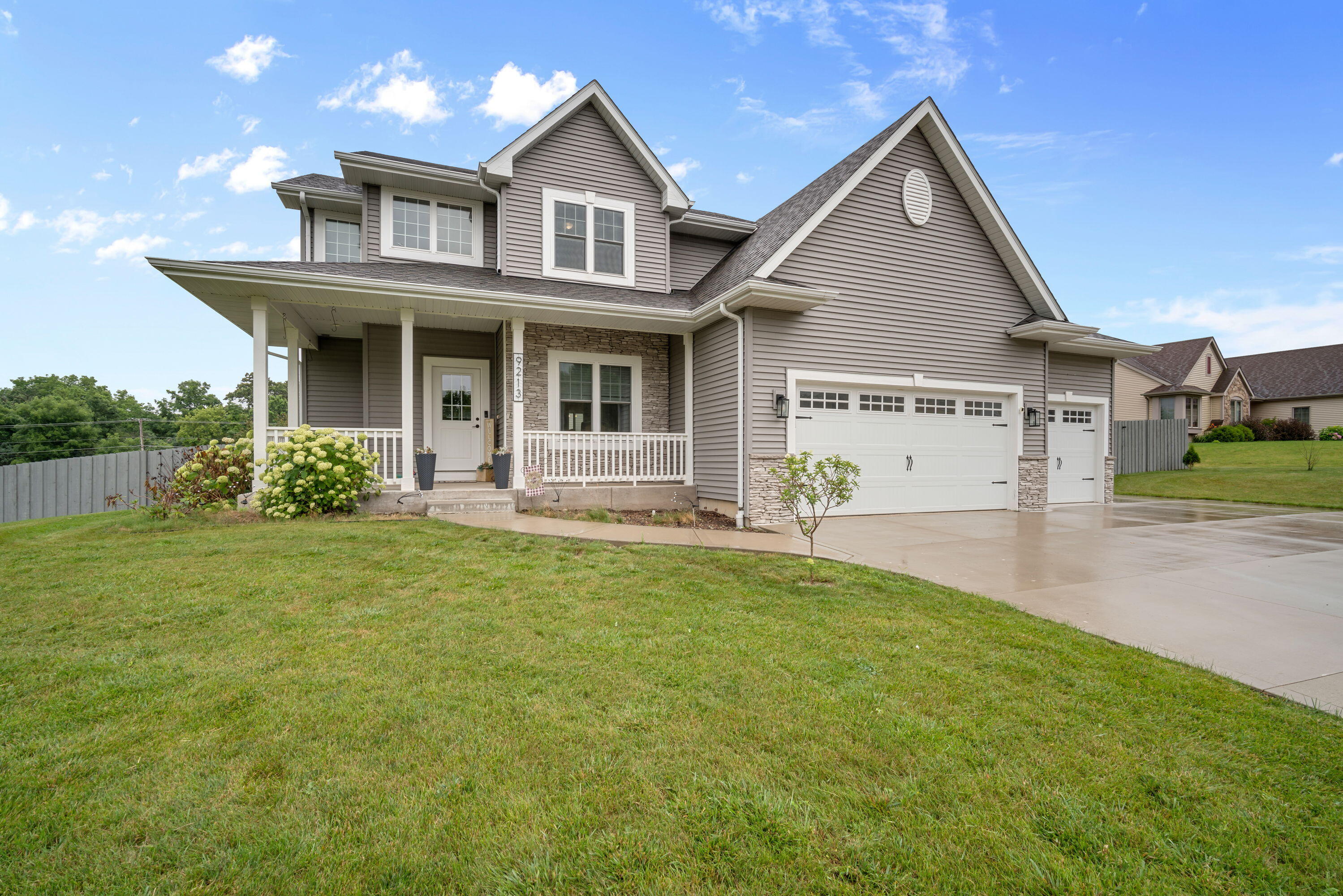 Mount Pleasant, Wisconsin, 53406, United States, 3 Bedrooms Bedrooms, ,4 BathroomsBathrooms,Residential,For Sale,1912298