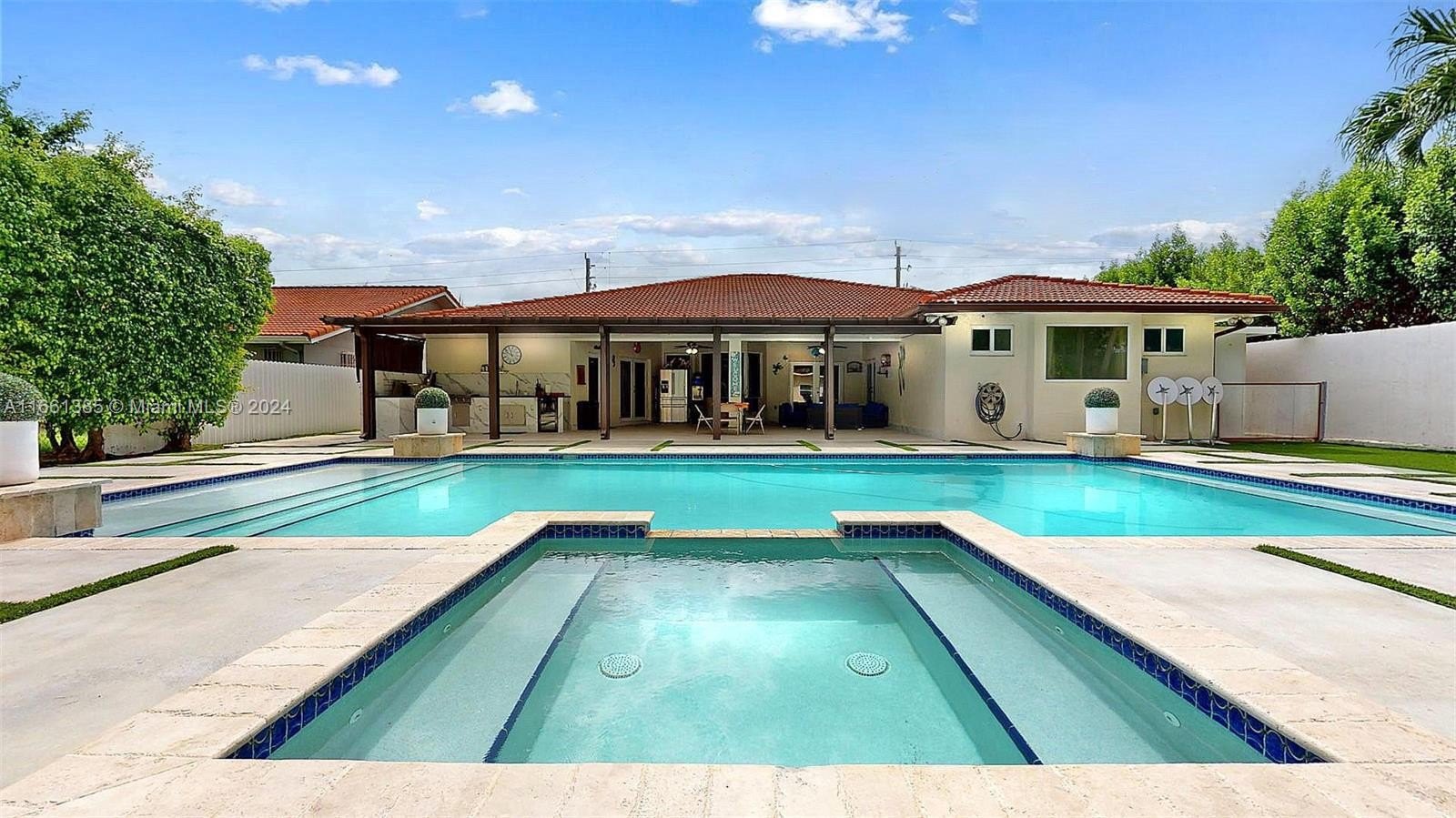 Miami, Florida, 33175, United States, 5 Bedrooms Bedrooms, ,4 BathroomsBathrooms,Residential,For Sale,1978992