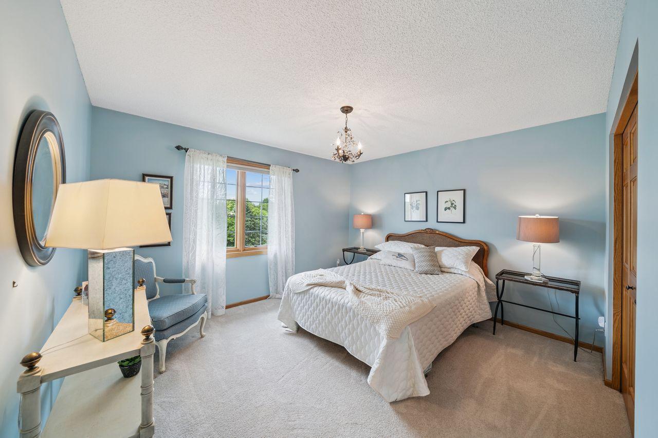 Woodbury, Minnesota, 55125, United States, 5 Bedrooms Bedrooms, ,3 BathroomsBathrooms,Residential,For Sale,1959198