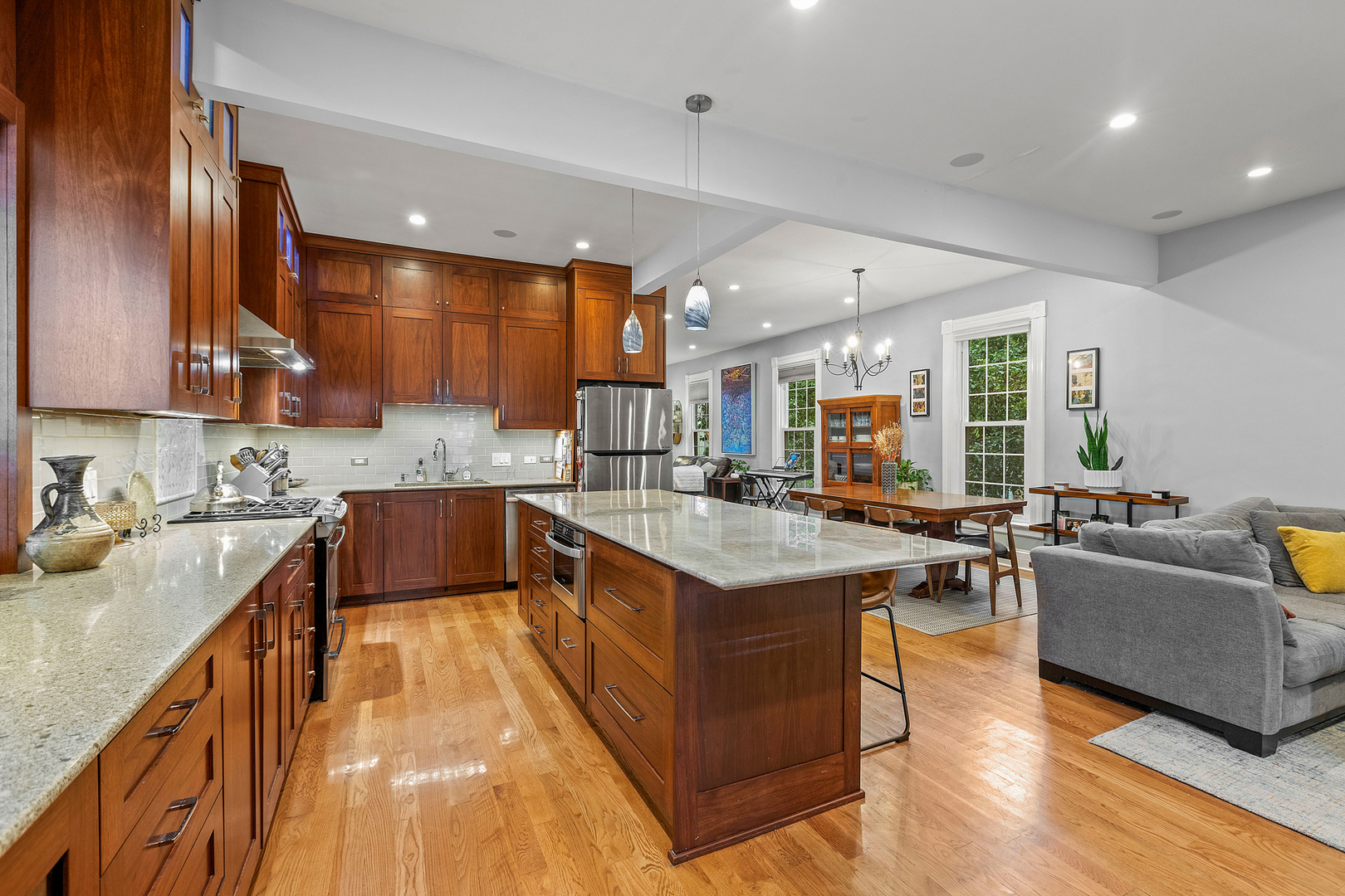Chicago, Illinois, 60641, United States, 5 Bedrooms Bedrooms, ,3 BathroomsBathrooms,Residential,For Sale,1891255