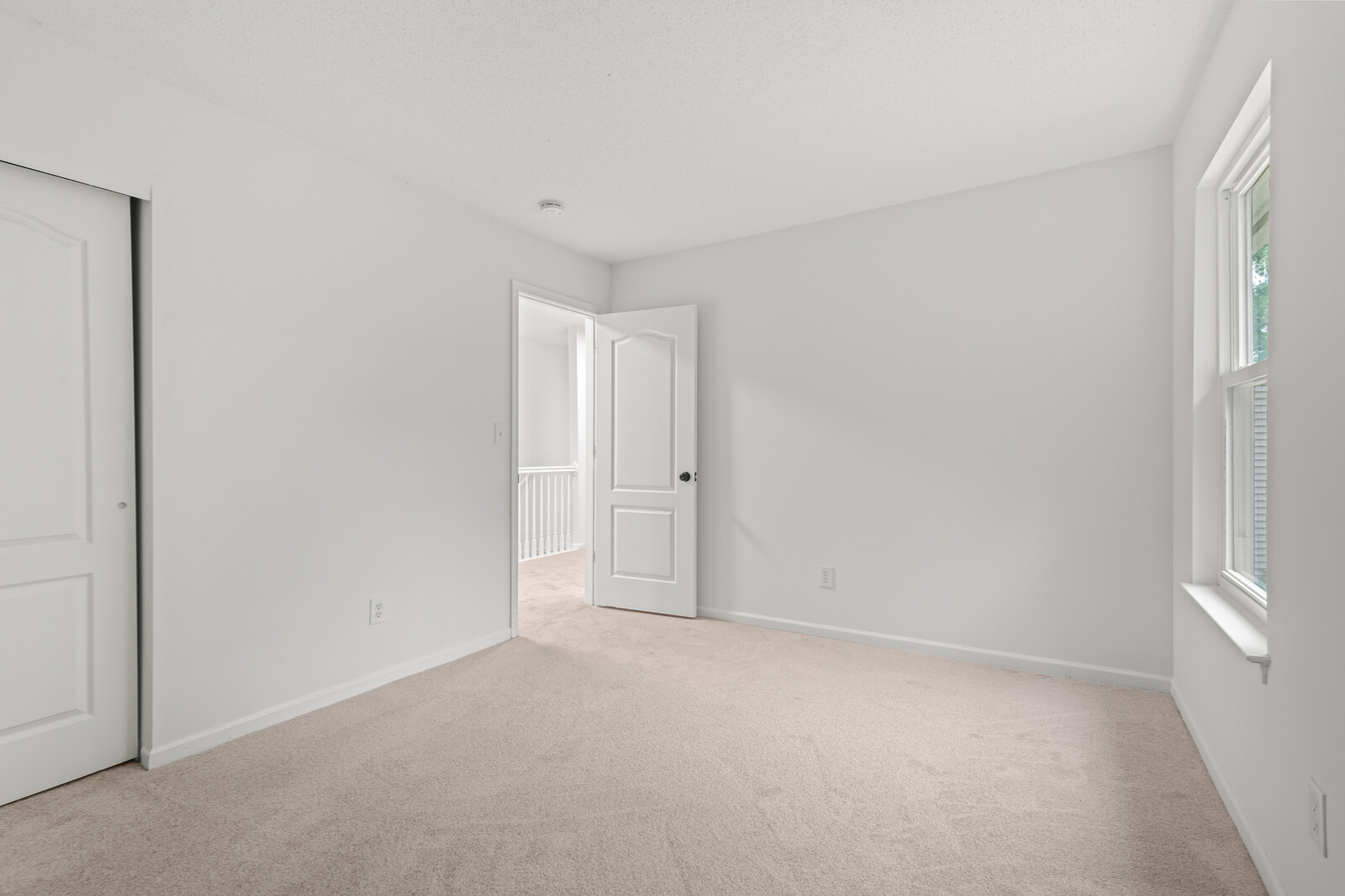 Newport News, Virginia, 23602-8360, United States, 5 Bedrooms Bedrooms, ,3 BathroomsBathrooms,Residential,For Sale,1938191