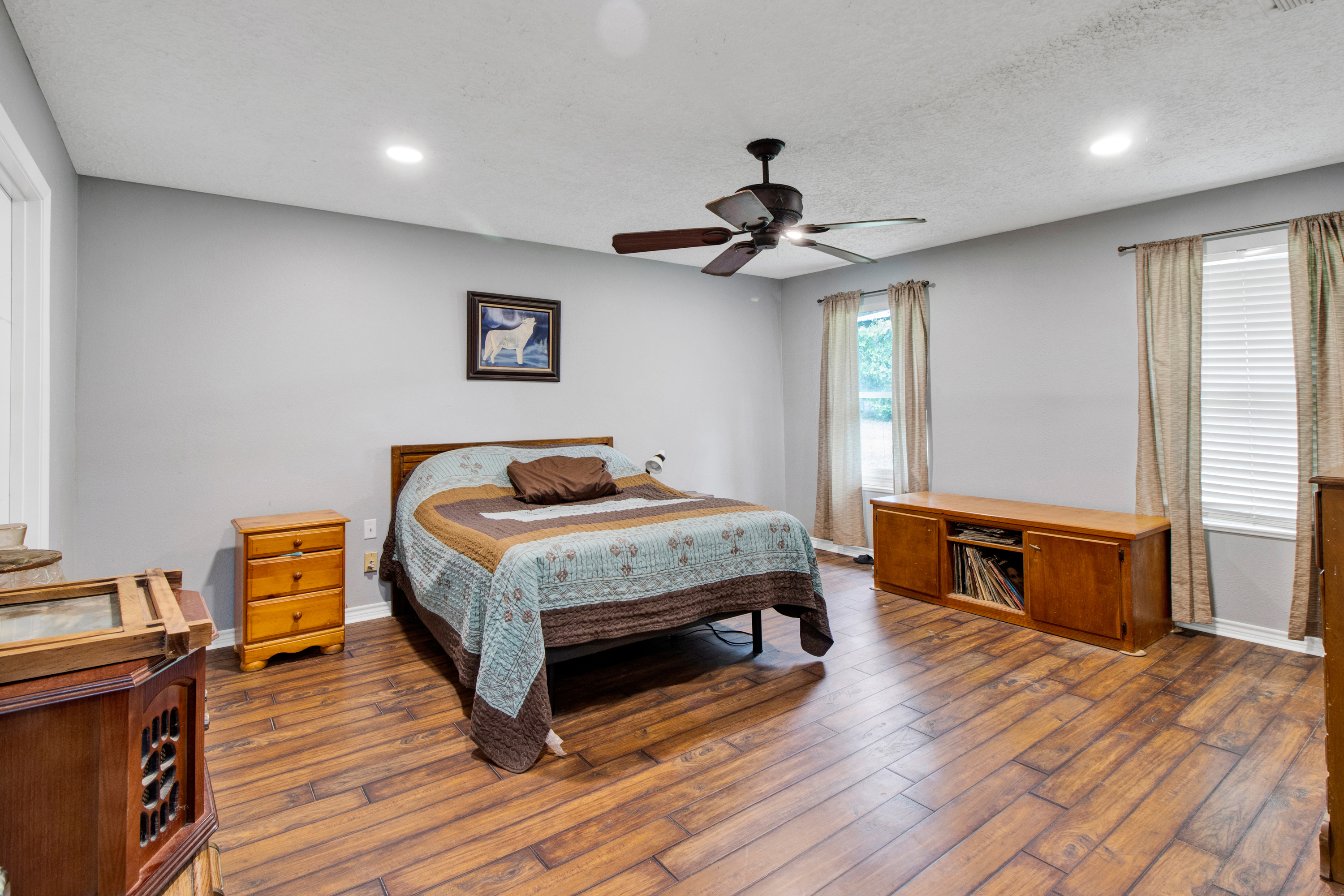 Henderson, Texas, 75652, United States, 6 Bedrooms Bedrooms, ,5 BathroomsBathrooms,Residential,For Sale,1920809