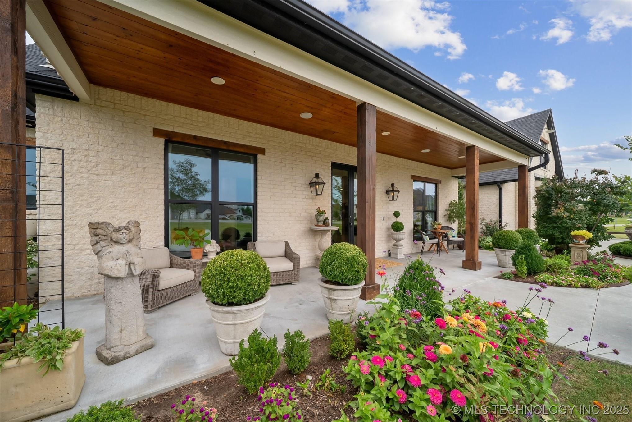 Broken Arrow, Oklahoma, 74014, United States, 4 Bedrooms Bedrooms, ,4 BathroomsBathrooms,Residential,For Sale,1983128