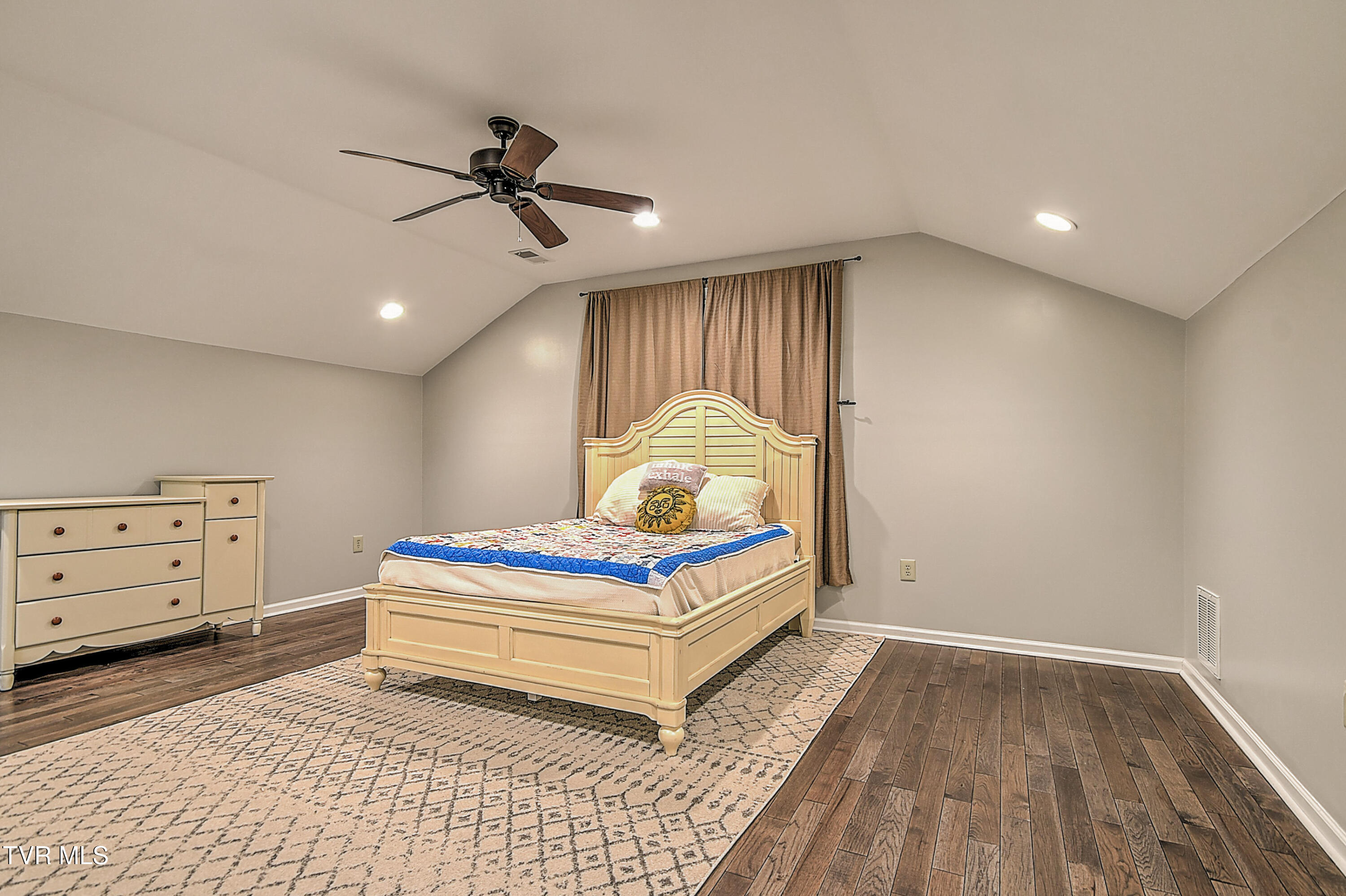 Jonesborough, Tennessee, 37659, United States, 6 Bedrooms Bedrooms, ,6 BathroomsBathrooms,Residential,For Sale,2011777