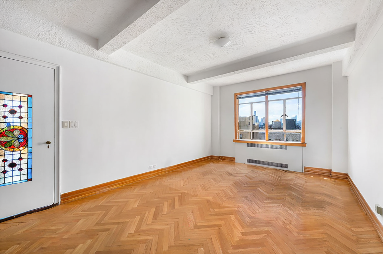 New York City, New York, 10024, United States, 4 Bedrooms Bedrooms, ,3 BathroomsBathrooms,Residential,For Sale,1760875