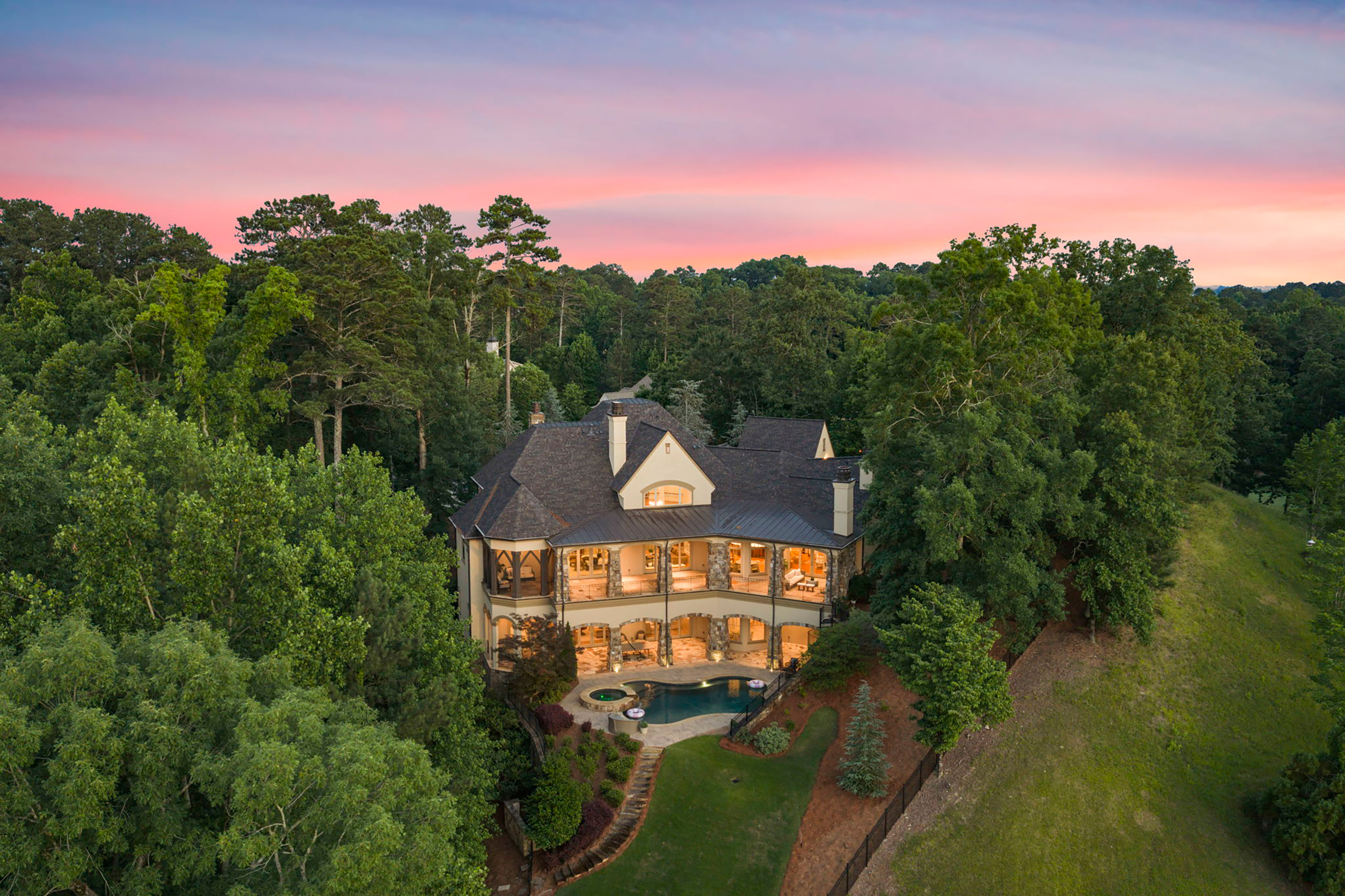  Extraordinary European Manor on Picturesque Cul-de-sac with Lake and Golf Views - 物件實景