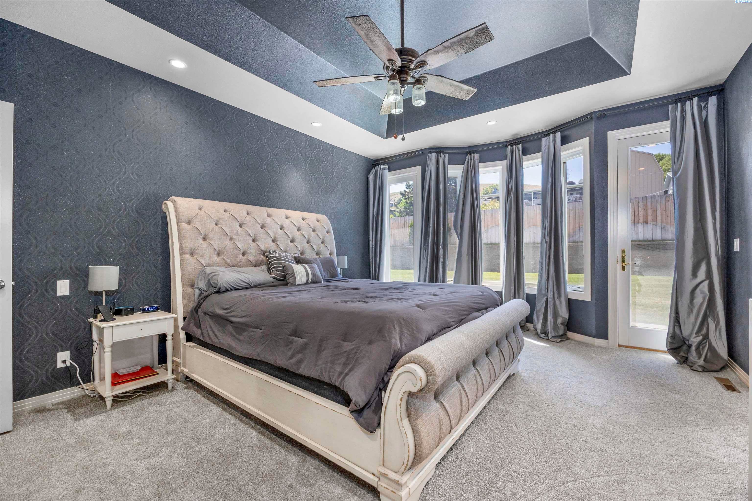 Kennewick, Washington, 99337, United States, 6 Bedrooms Bedrooms, ,4 BathroomsBathrooms,Residential,For Sale,1979182