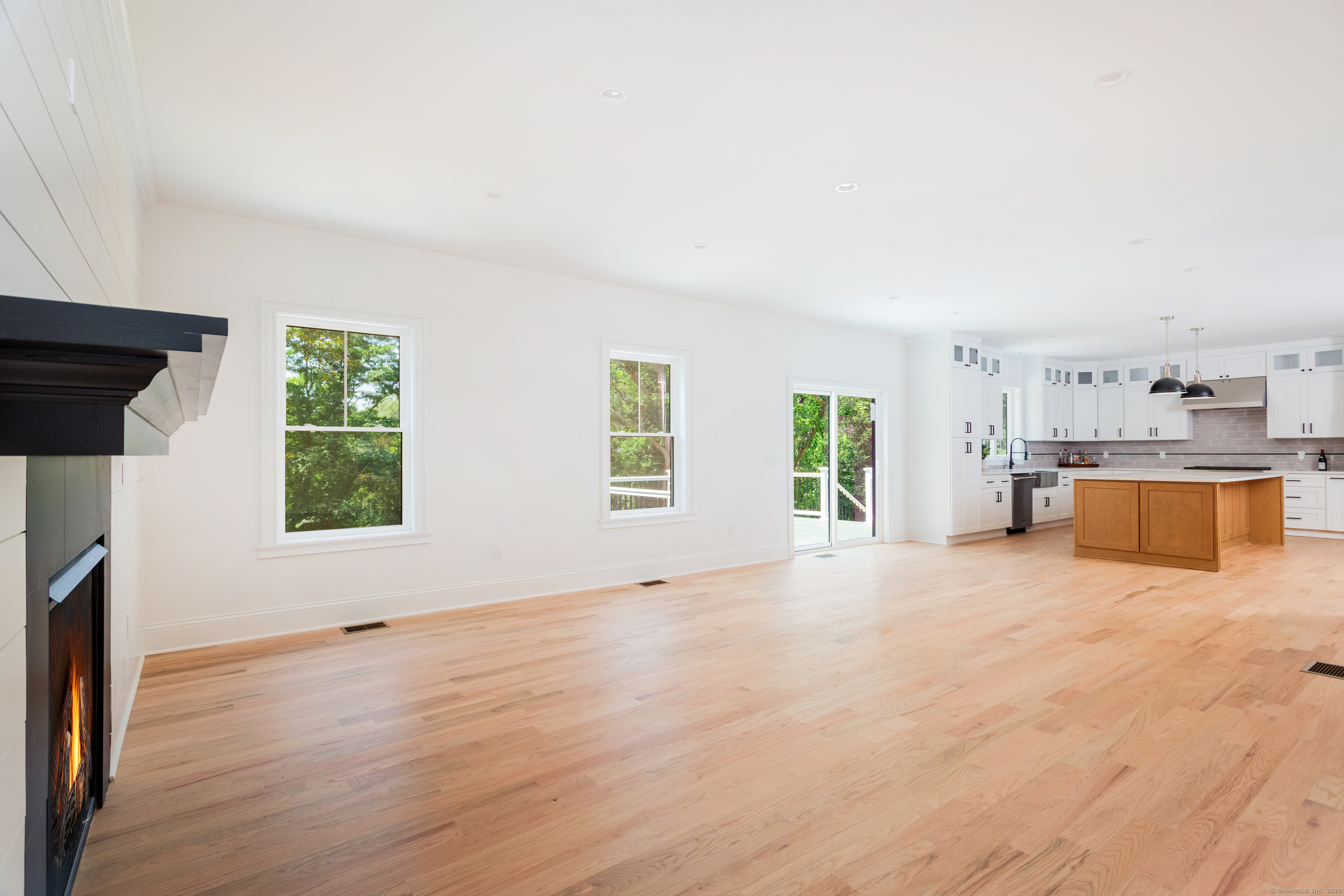 Stratford, Connecticut, 06614, United States, 4 Bedrooms Bedrooms, ,3 BathroomsBathrooms,Residential,For Sale,1906803