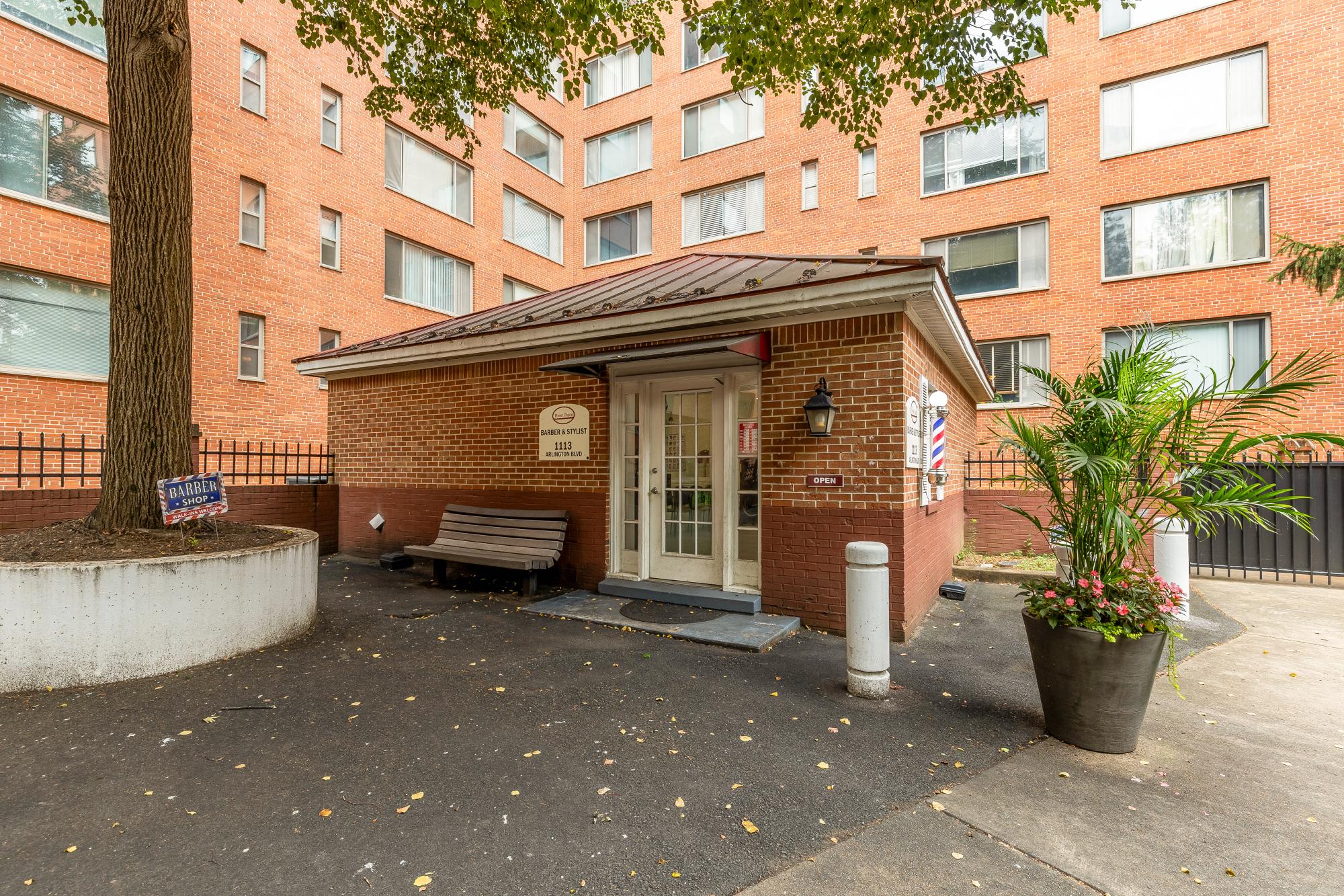  1021 Arlington Boulevard, Arlington, VA, 22209 - 物件實景
