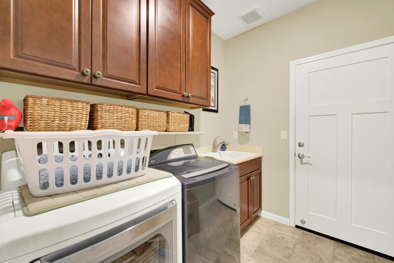 Sacramento, California, 95829, United States, 3 Bedrooms Bedrooms, ,2 BathroomsBathrooms,Residential,For Sale,1912501