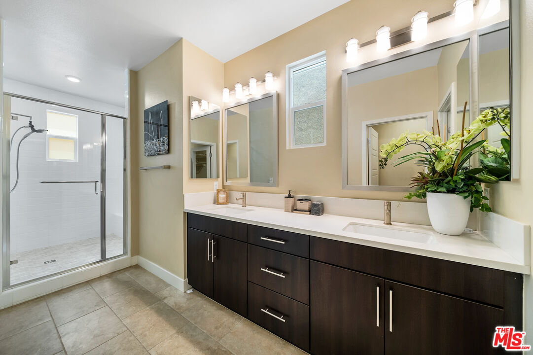 Los Angeles, California, 90068, United States, 3 Bedrooms Bedrooms, ,4 BathroomsBathrooms,Residential,For Sale,1891142