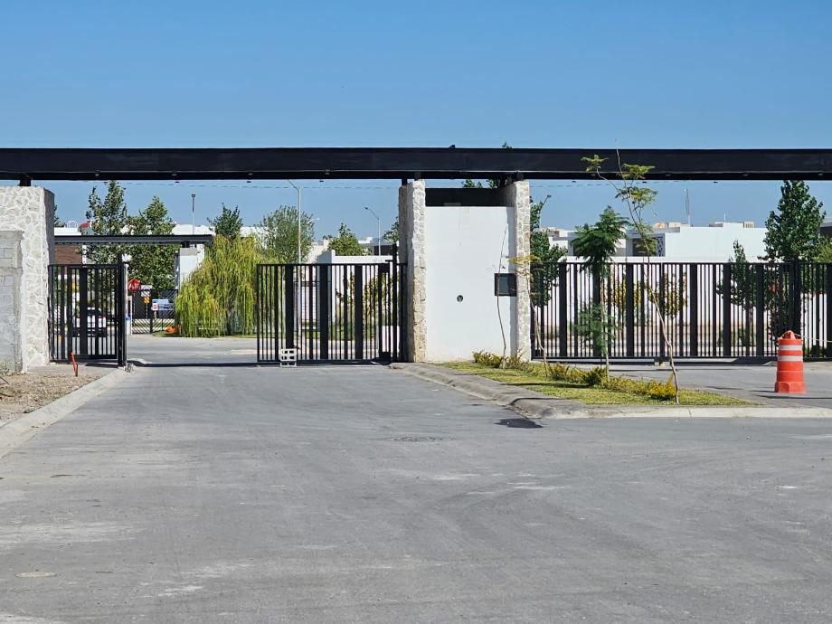 Colina de Santiago, Torreón, Coahuila de Zaragoza, 27023, Mexico, 3 Bedrooms Bedrooms, ,3 BathroomsBathrooms,Residential,For Sale,Colina de Santiago,1234734