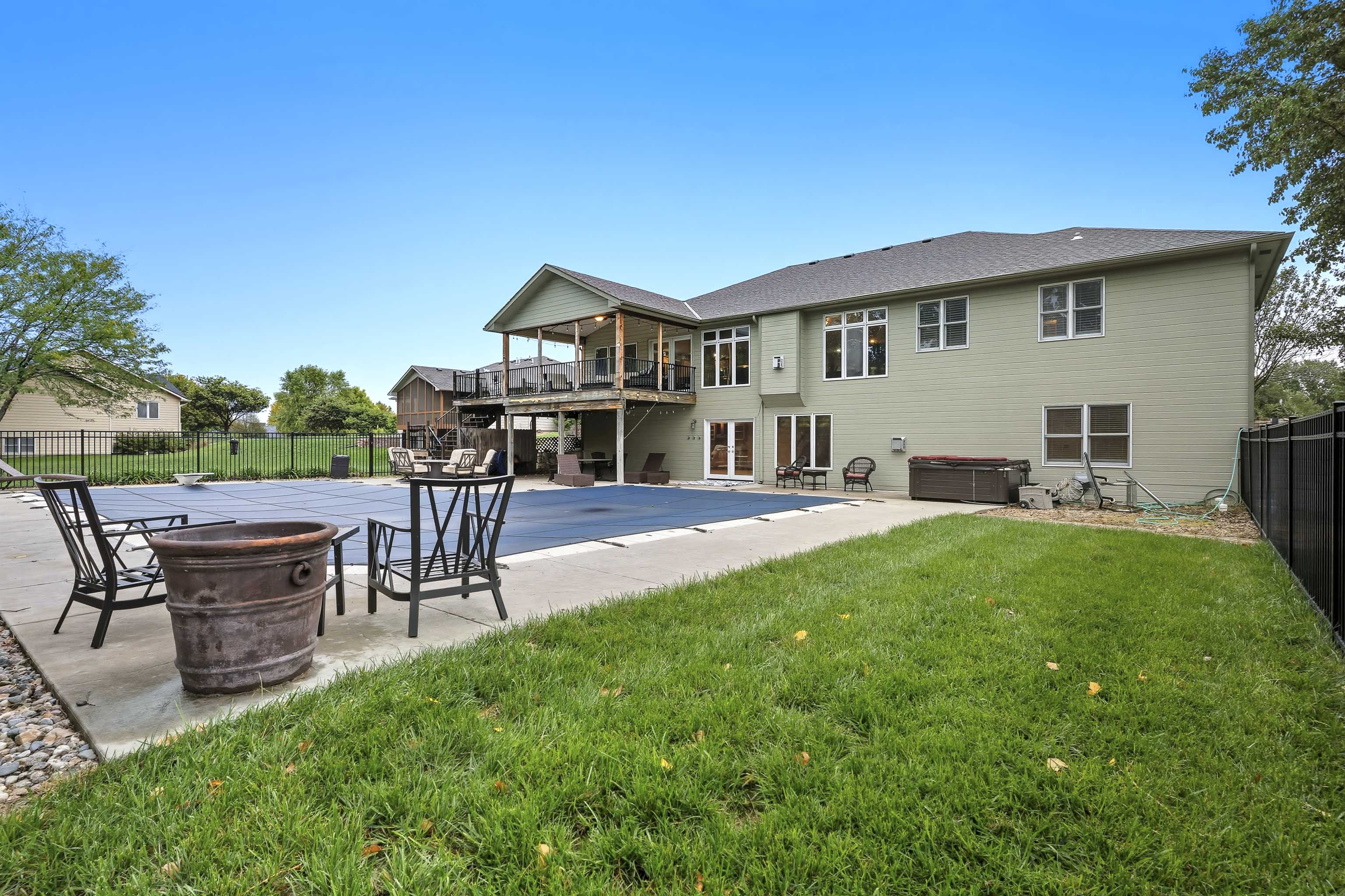 Manhattan, Kansas, 66502, United States, 5 Bedrooms Bedrooms, ,3 BathroomsBathrooms,Residential,For Sale,1960988