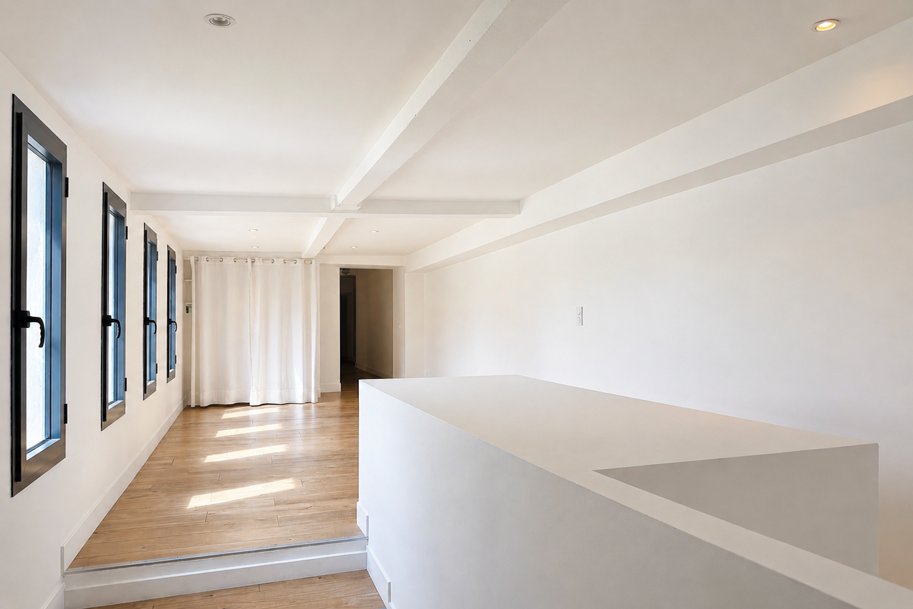  NÎMES CITY CENTRE ELEGANTLY RENOVATED TOWNHOUSE WITH GARAGE, PRIVATE COURTYARD … - 物件實景