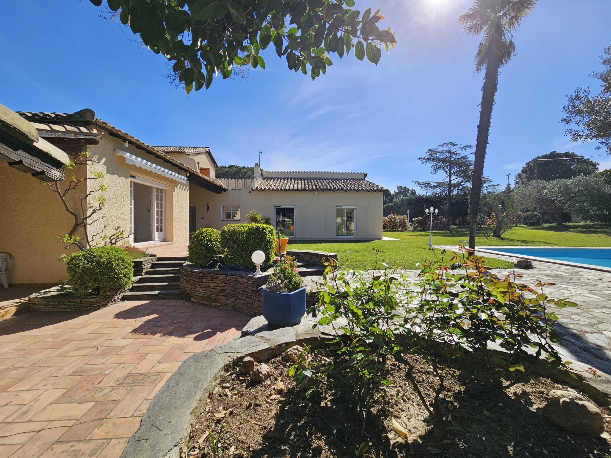  House of over 280m² on 4900m² of grounds with swimming pool, in a peaceful and … - 物件實景