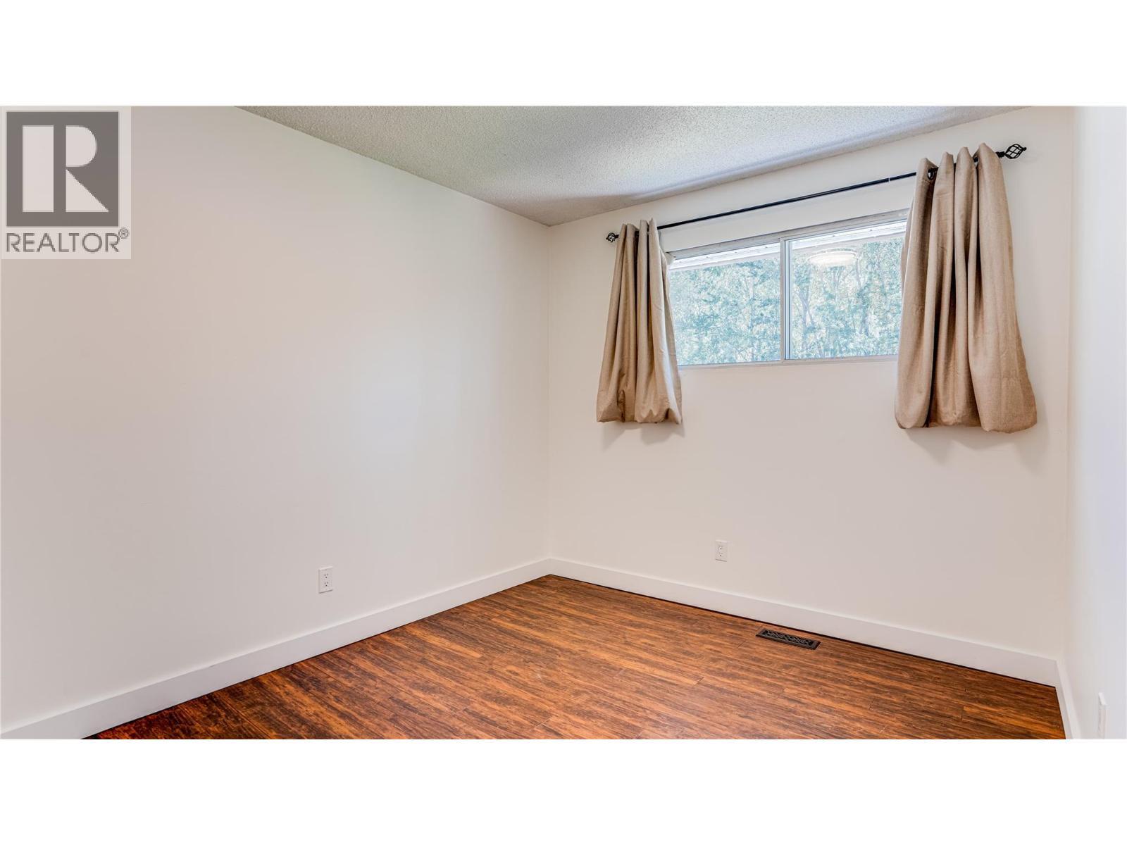 CHASE, British Columbia, V0E 1M0, CA, 5 Bedrooms Bedrooms, ,1 BathroomBathrooms,Residential,For Sale,1918383