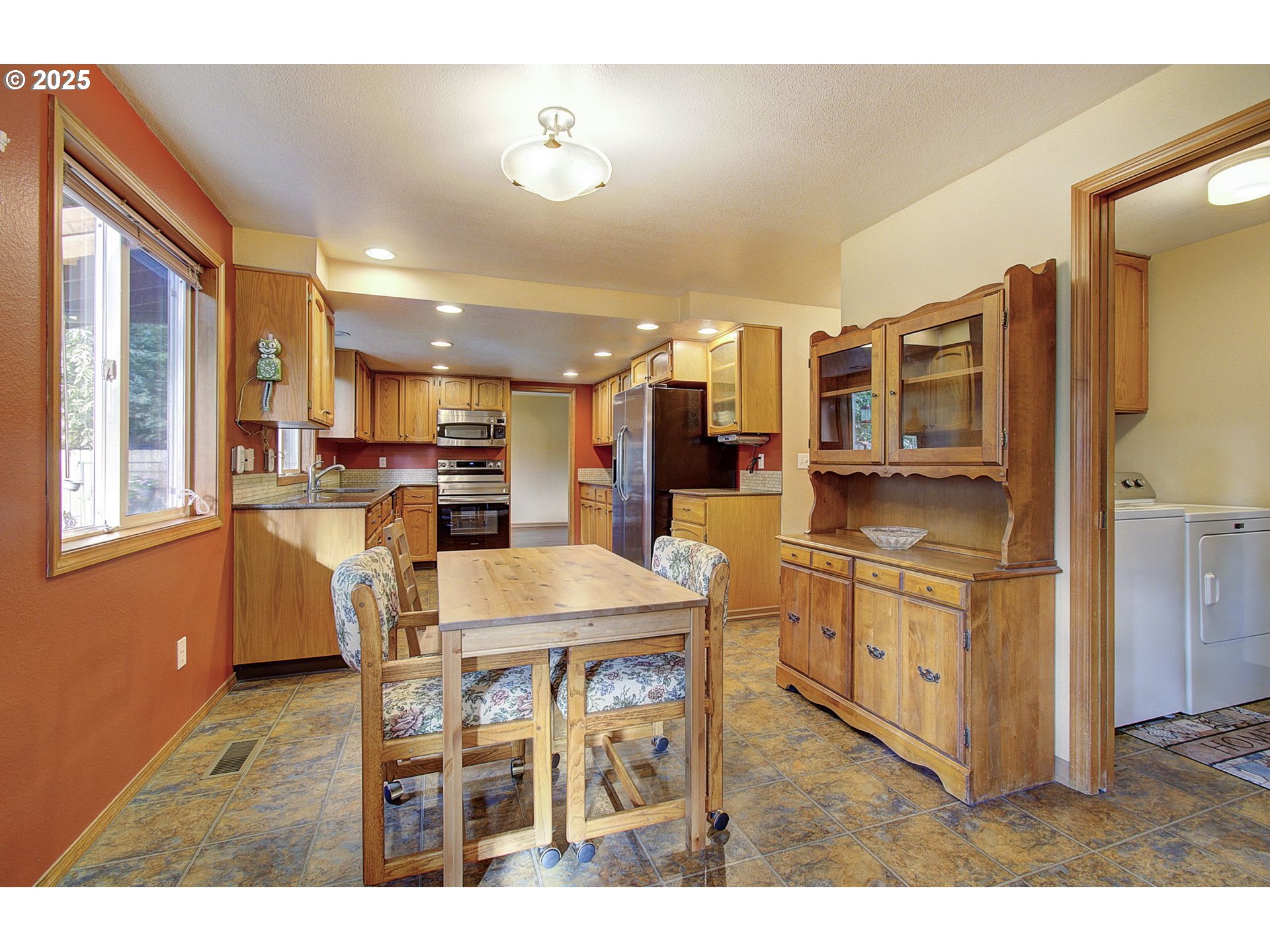 Vancouver, Washington, 98682, United States, 5 Bedrooms Bedrooms, ,2 BathroomsBathrooms,Residential,For Sale,1960413