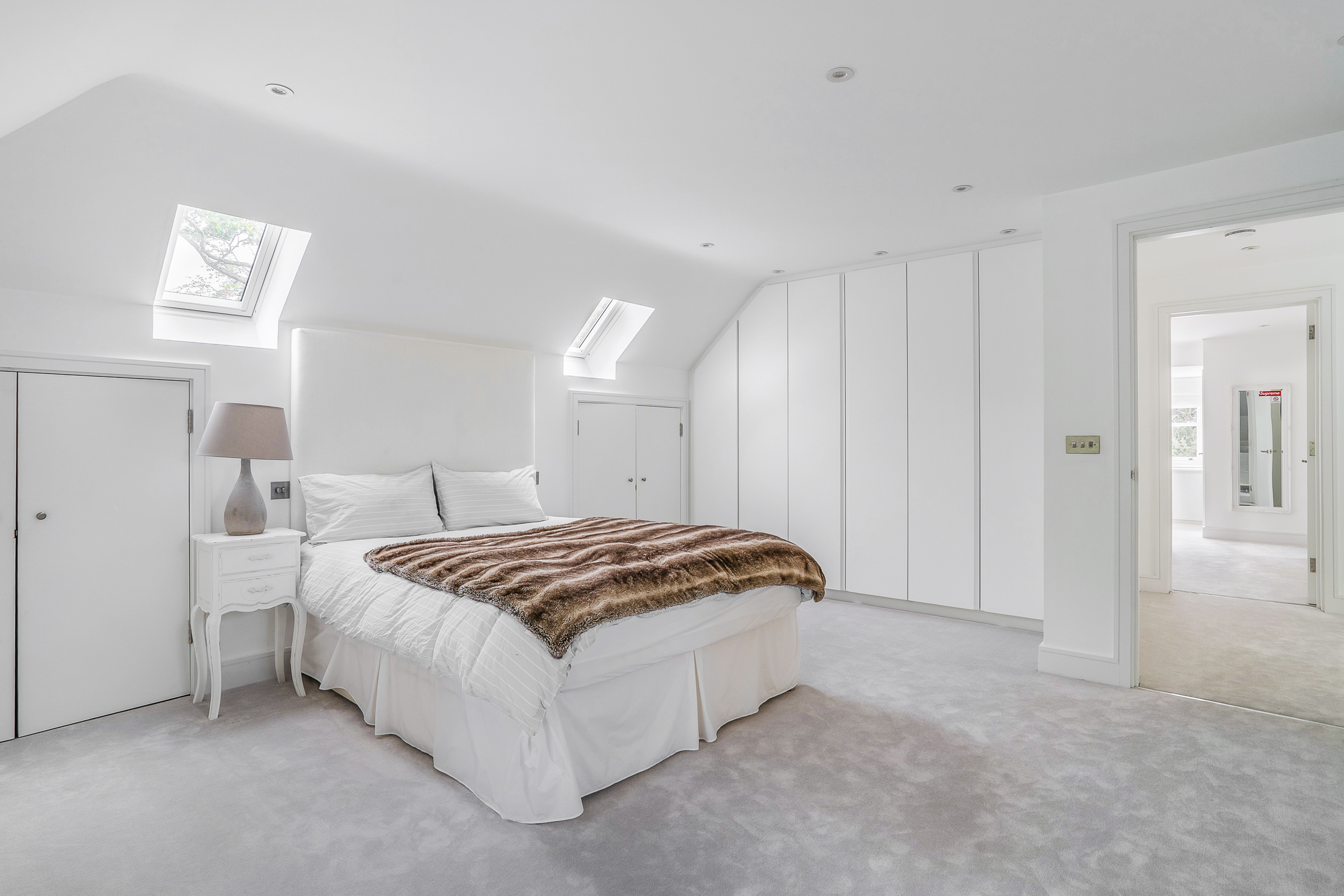  Five Bedroom Family Home with Gated Driveway, moments from Ascot High Street - 物件實景