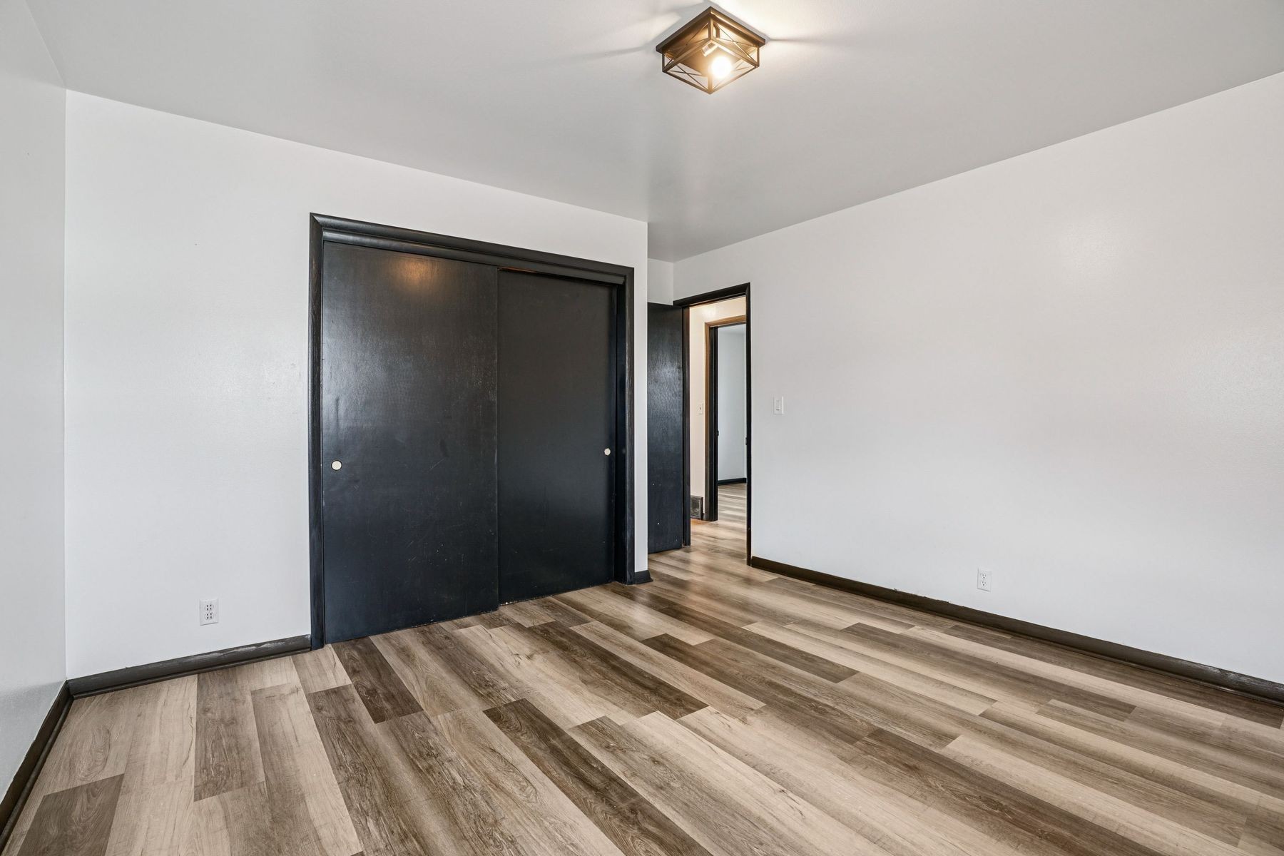  Turnkey Three Bedroom Ranch - 物件實景