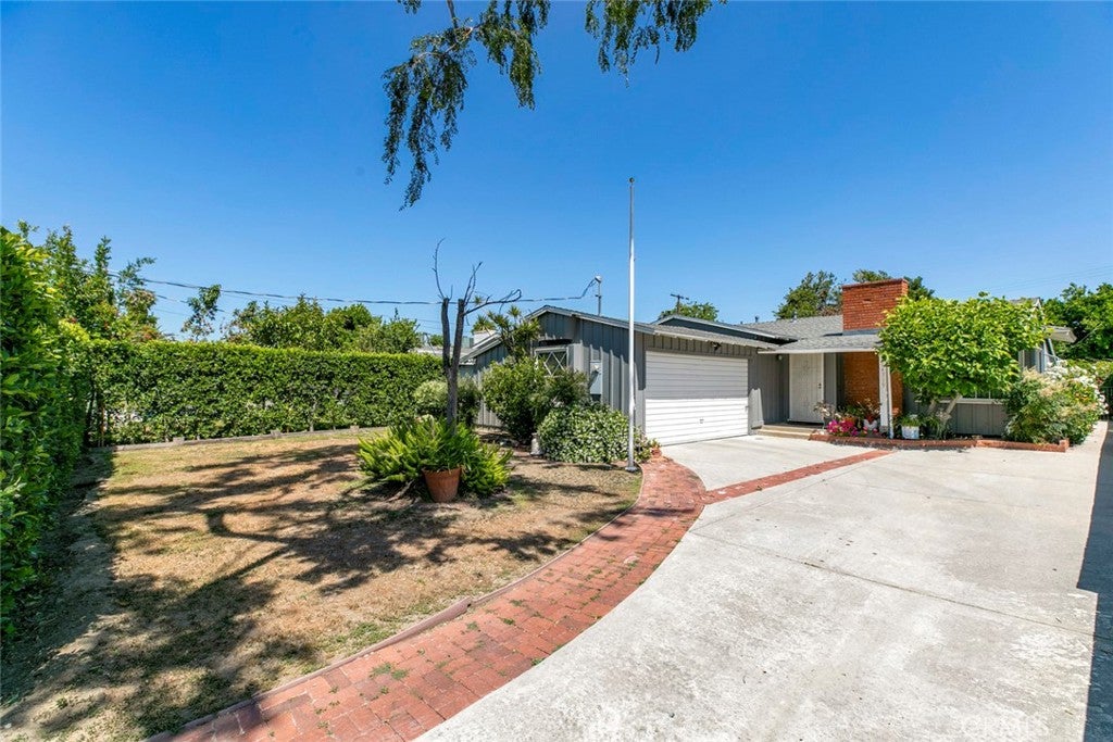 Van Nuys, California, 91405, United States, 2 Bedrooms Bedrooms, ,2 BathroomsBathrooms,Residential,For Sale,1941030