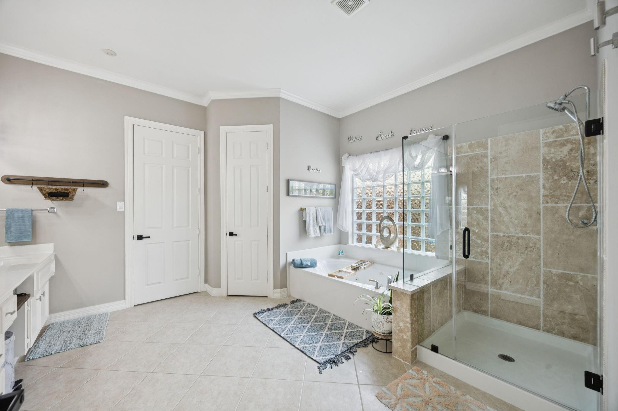 League City, Texas, 77573, United States, 5 Bedrooms Bedrooms, ,4 BathroomsBathrooms,Residential,For Sale,1868193